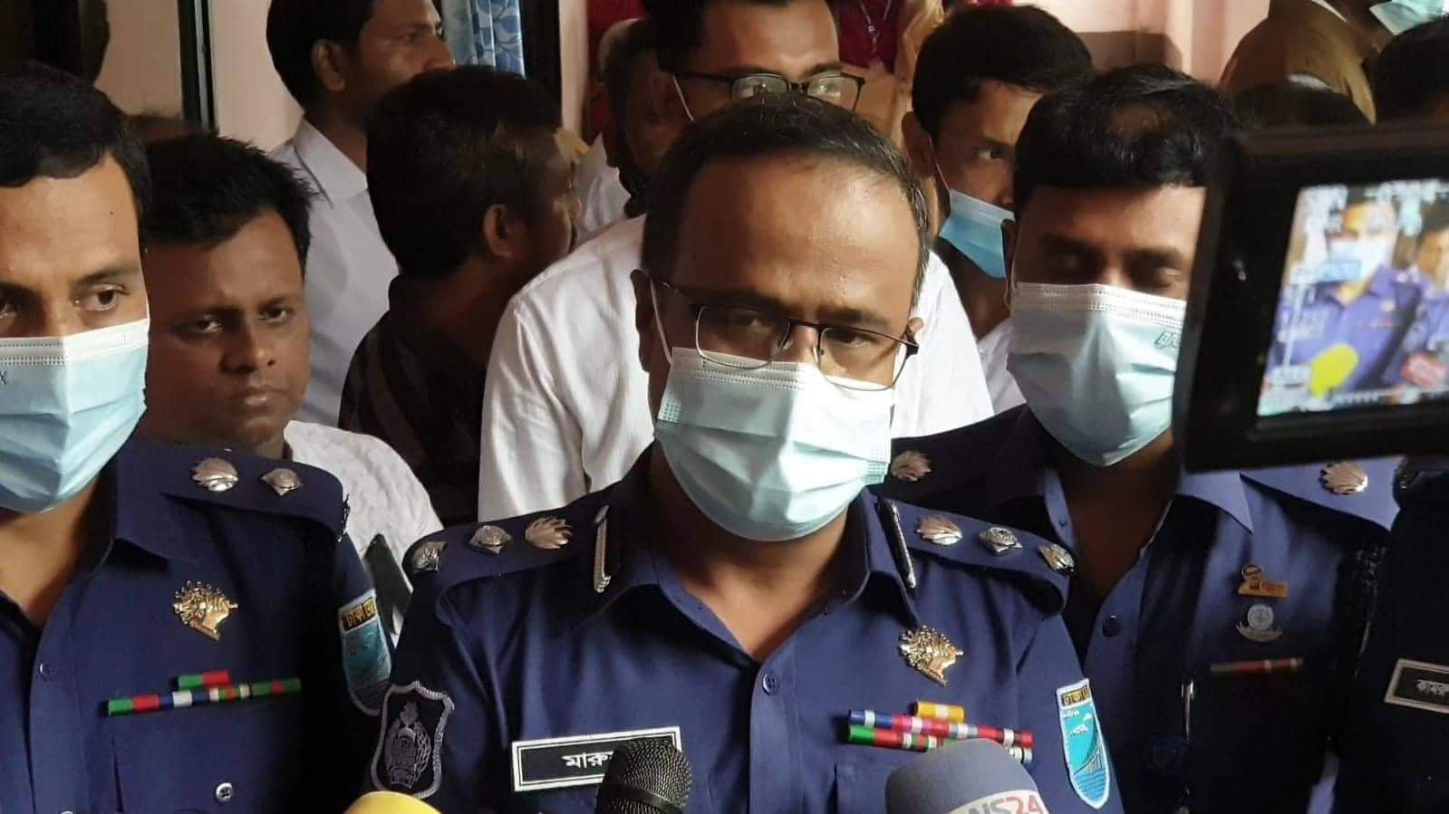 আন্দোলন বন্ধের ও সাংবাদিকদের সঙ্গে রুঢ় আচরণের অভিযোগ এসপির বিরুদ্ধে