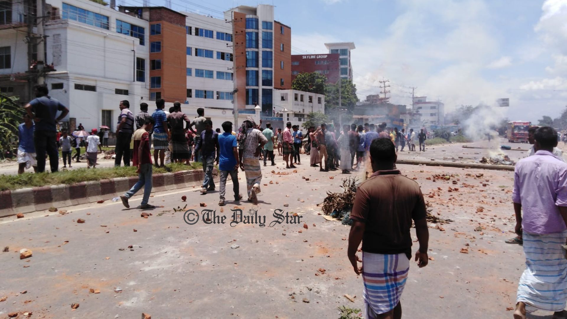 পুলিশের ওপর হামলার অভিযোগে রিক্সা-ভ্যান শ্রমিক ইউনিয়নের ১০ নেতাকর্মীর বিরুদ্ধে মামলা