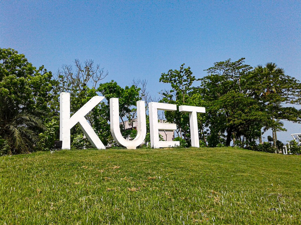 কুয়েট শিক্ষার্থীদের ওপর হামলা: অজ্ঞাতনামা ৪০০-৫০০ জনের বিরুদ্ধে প্রশাসনের মামলা