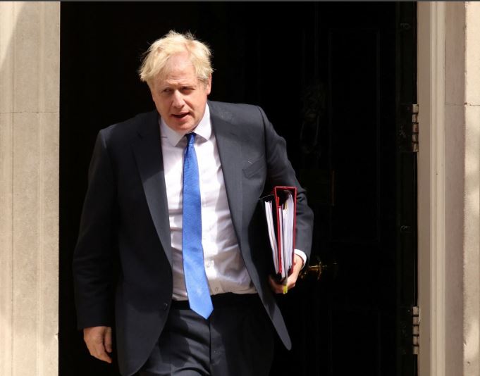 নিজ দলের সমর্থন হারিয়ে বরিস জনসনের পদত্যাগের সিদ্ধান্ত