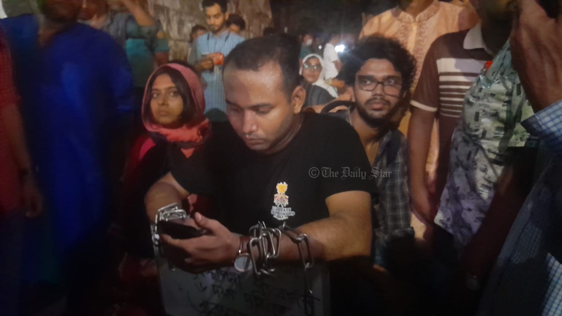 রনিকে কমলাপুরে স্টেশনে পুলিশের বাধা, এবার অবস্থান শাহবাগে