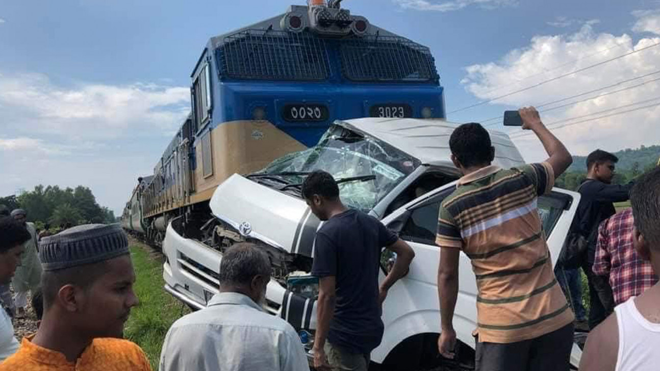মীরসরাইয়ের রেলের গেটম্যানকে পুলিশের জিজ্ঞাসাবাদ