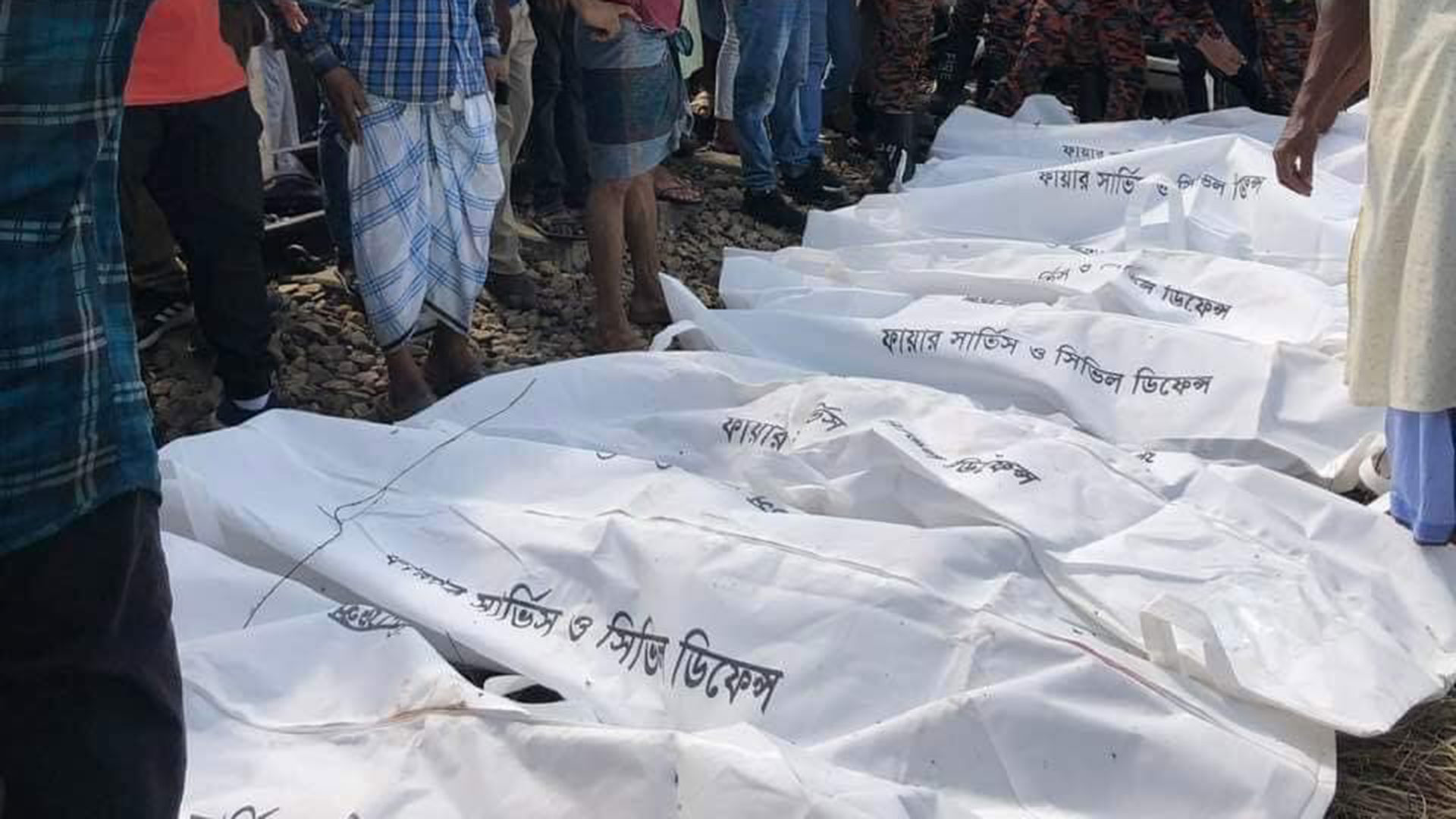 মিরসরাইয়ে মাইক্রোবাসে ট্রেনের ধাক্কা: তদন্তে রেলের কমিটি