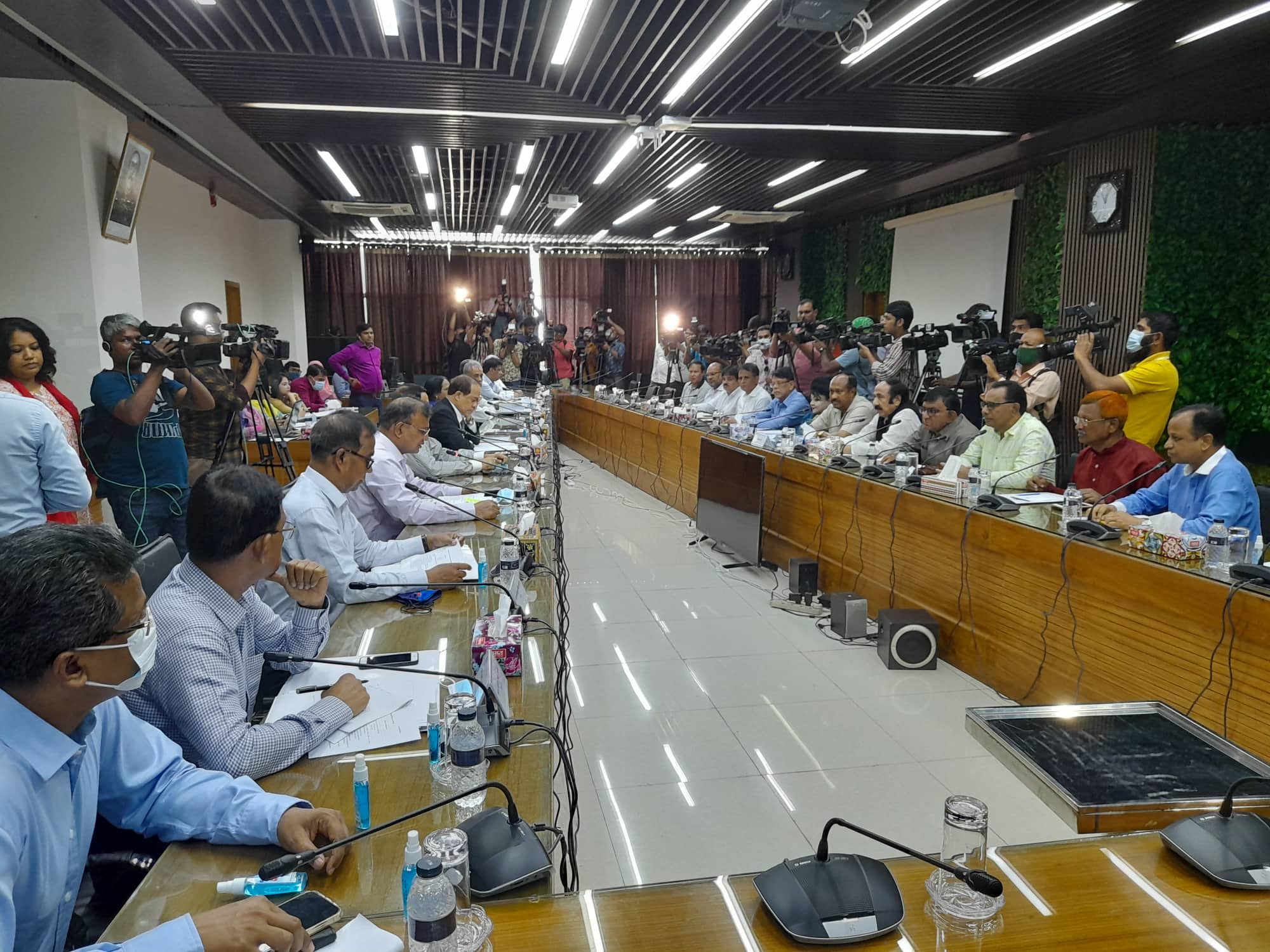 ‘রাতে কিন্তু কাজটা (ভোট) হয়, হয় মানে কী আমরাই করাইছি’