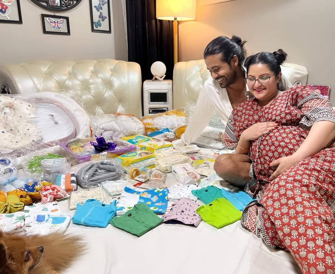 অনাগত সন্তানের জন্য যা করছেন রাজ-পরী