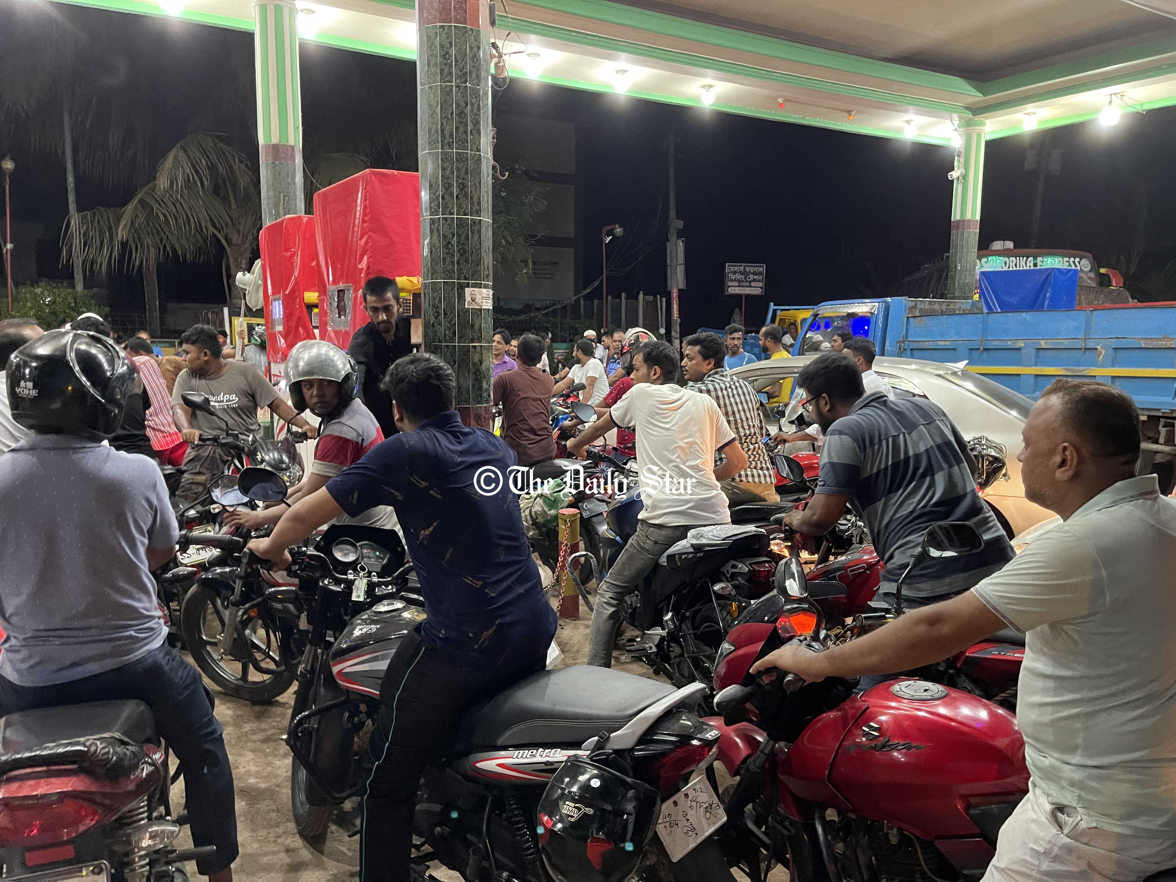 ‘তেলের দাম বাড়বে জানলে গাড়িই কিনতাম না’