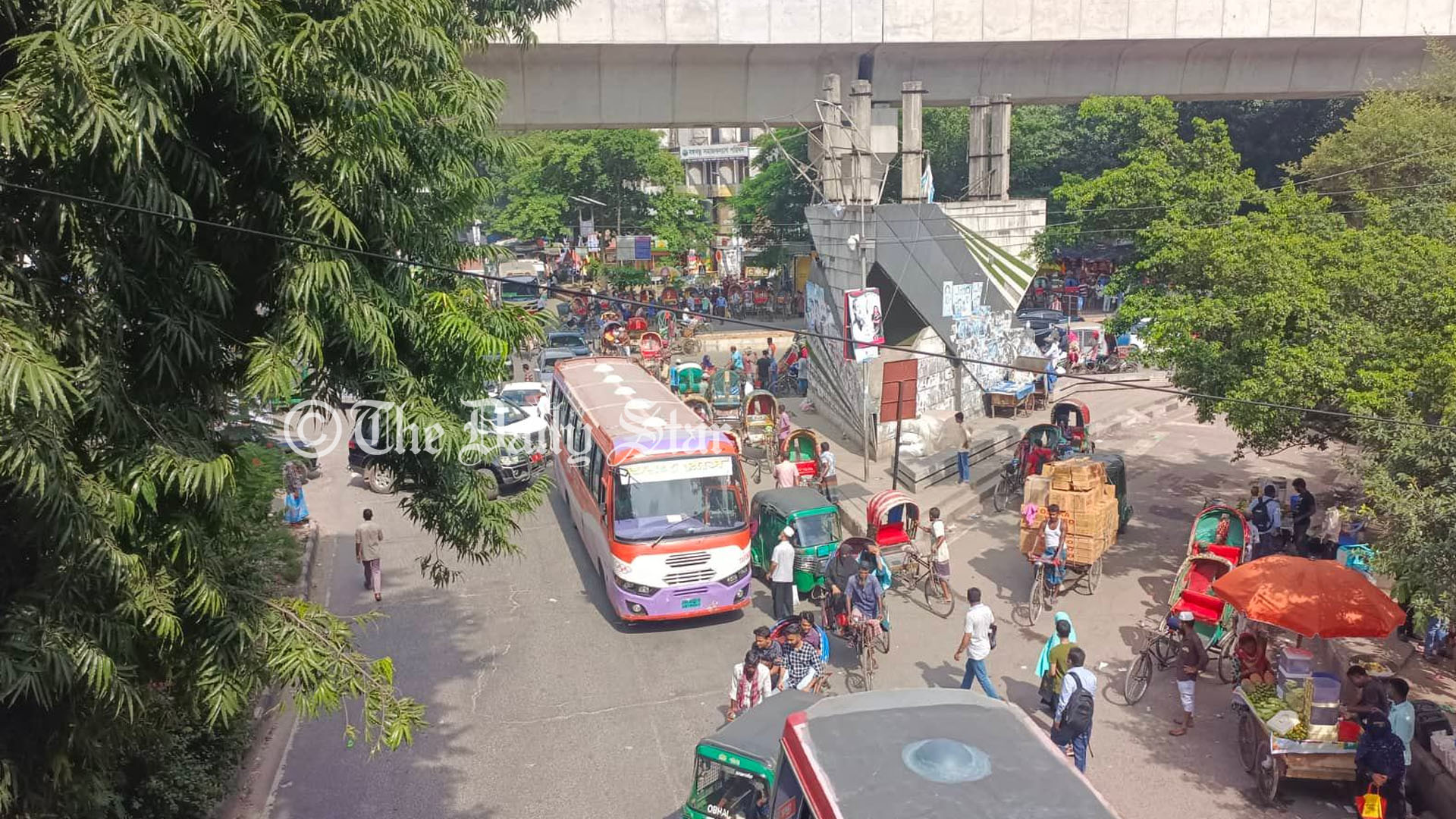 রাজধানীতে বাসভাড়া বেড়েছে ১৬.২৭ শতাংশ, নেওয়া হচ্ছে ২৫-৪০ শতাংশ