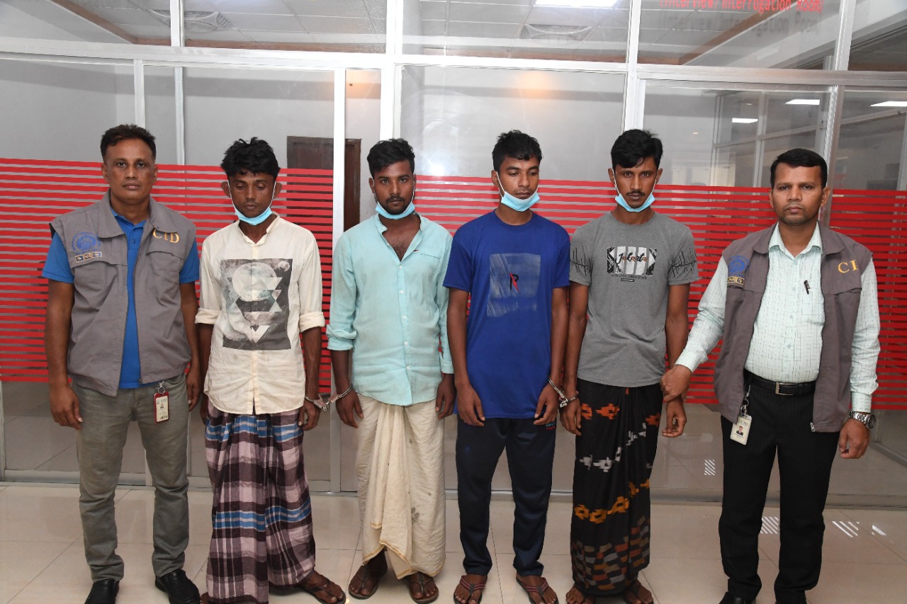 এরা ২ বোনকে ভারতের যৌনপল্লিতে বিক্রি করেছিলেন: সিআইডি