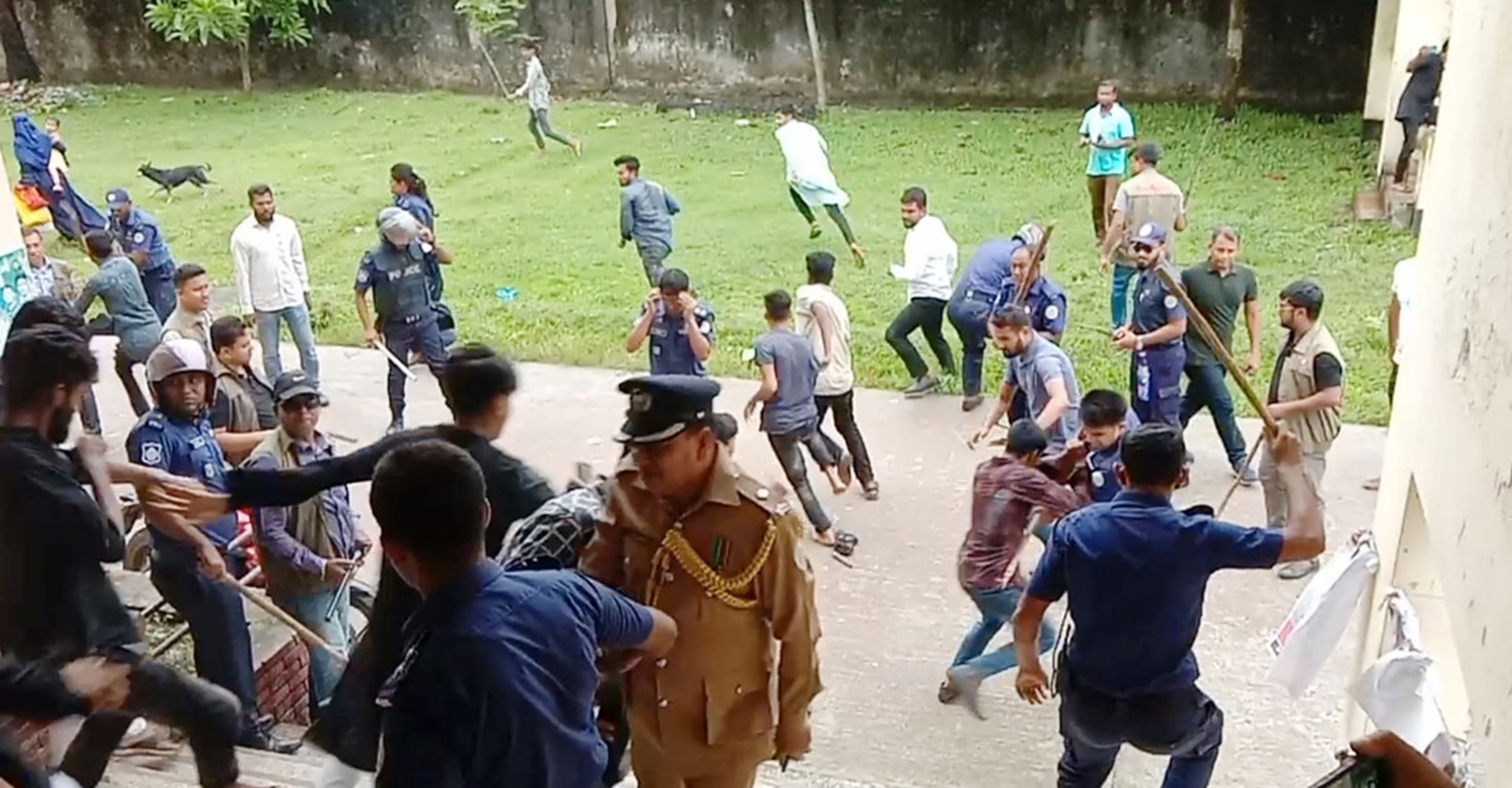 জাতীয় শোক দিবসে বরগুনায় ছাত্রলীগের ২ গ্রুপের সংঘর্ষ