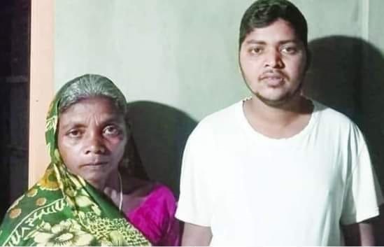 ঢাবি শিক্ষার্থী ছেলের মুখে চা-শ্রমিক মায়ের করুণ গল্পগাথা