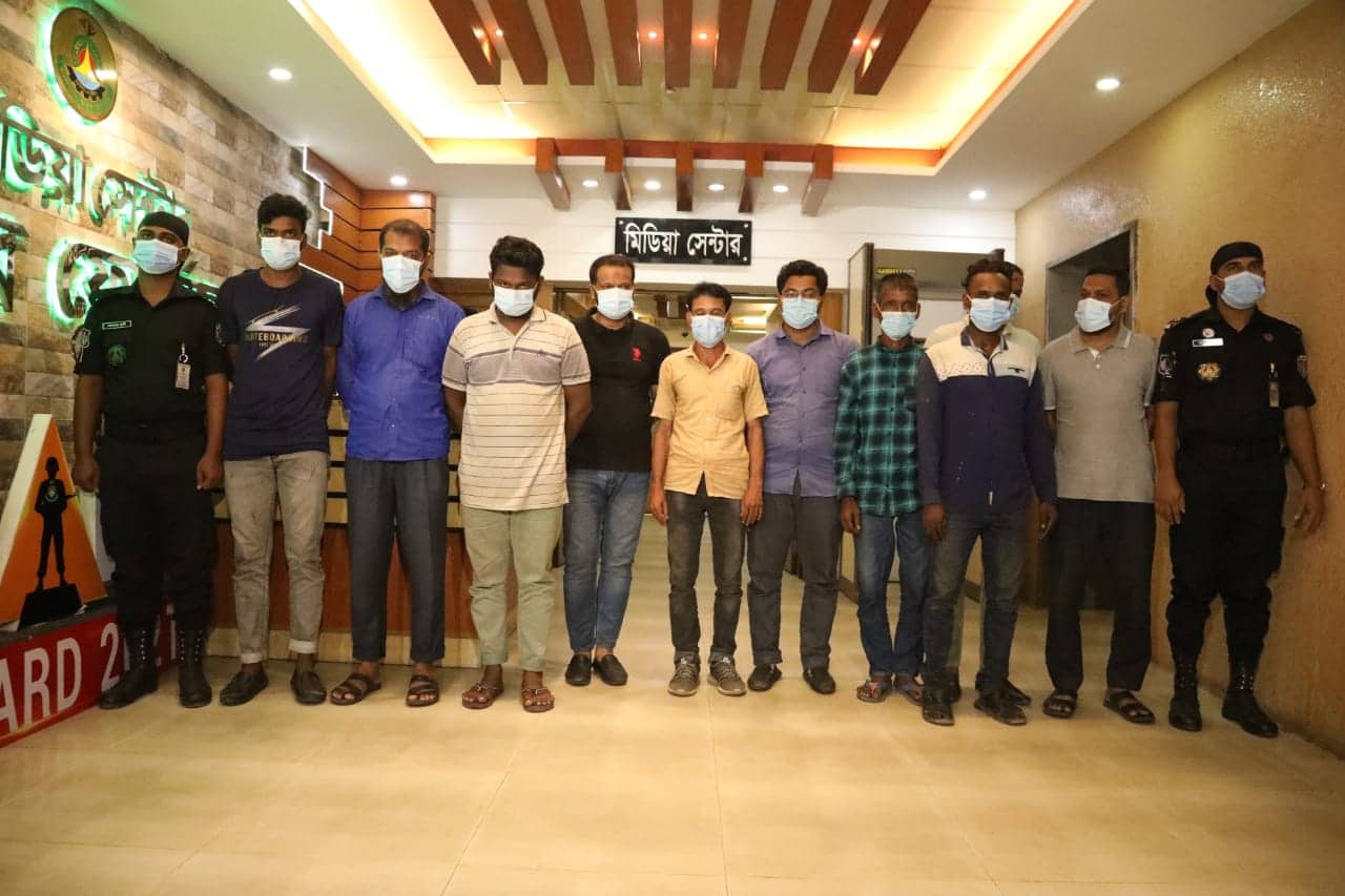 প্রাইভেটকারে গার্ডার: ক্রেন চালাচ্ছিলেন হেলপার রাকিব