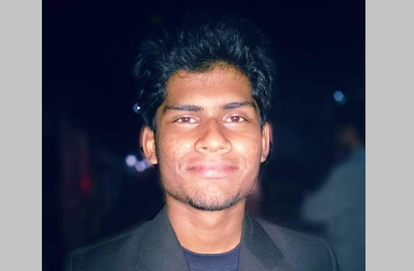 টিএসসিতে ছাত্রীদের বাথরুমে ছাত্রলীগ নেতা, অশ্লীল অঙ্গভঙ্গির অভিযোগ