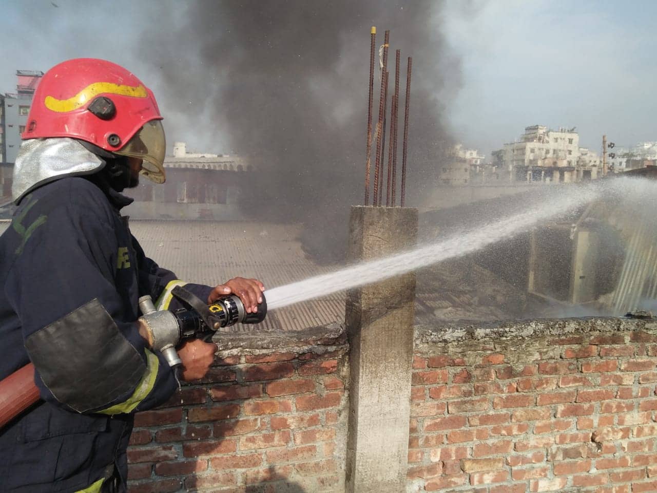 মাতুয়াইলে প্যাকেজিং কারখানায় আগুন