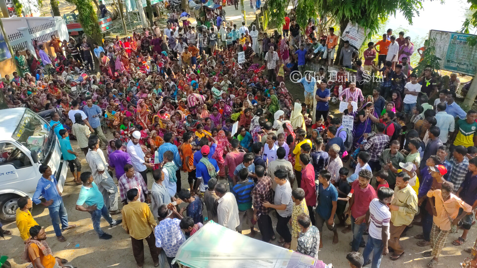 ‘পেটে ক্ষুধা নিয়েই রাস্তায় নেমেছি’