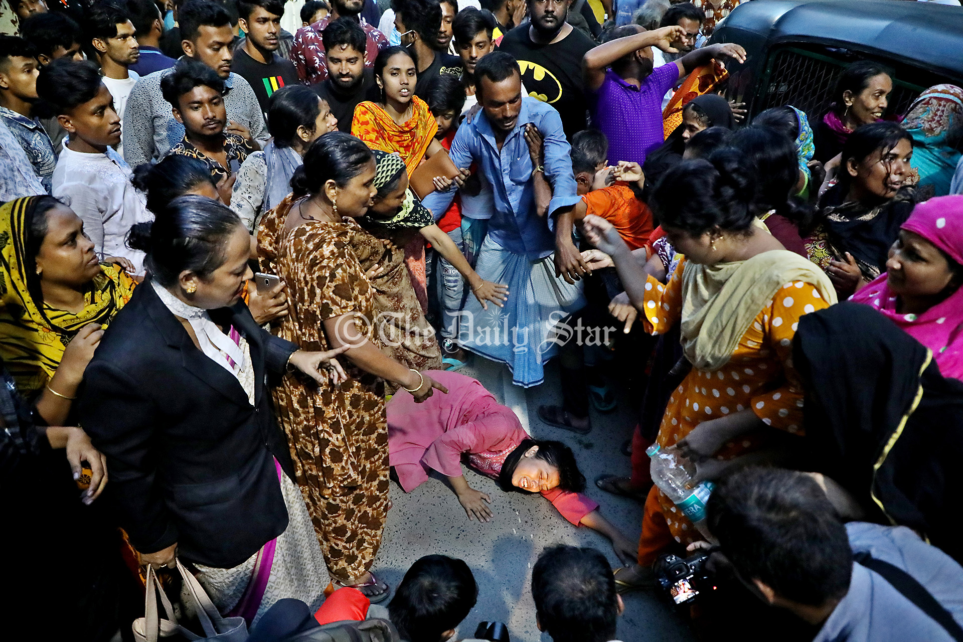 যে বিলাপে আকাশ কাঁপে