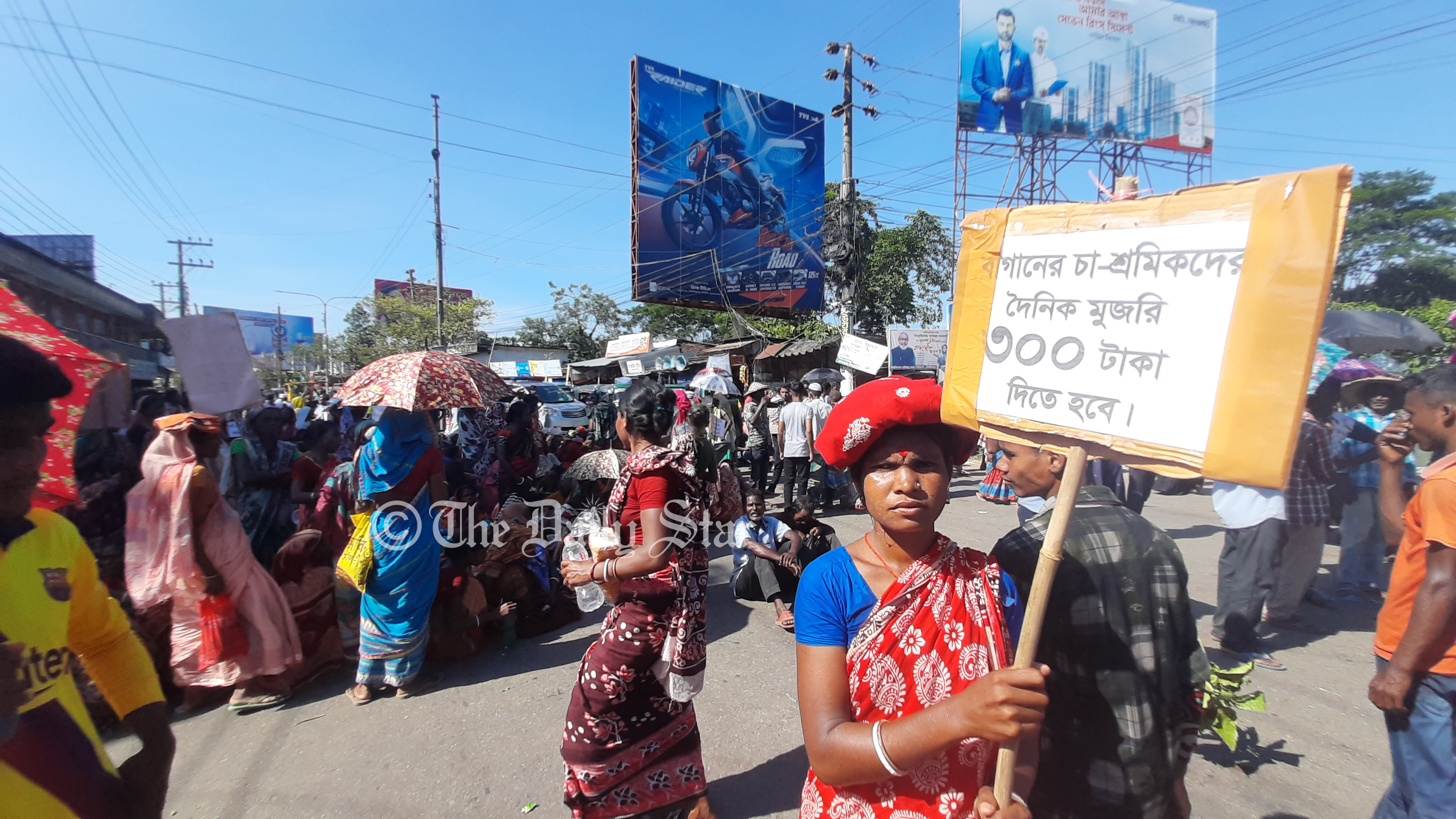 চা-শ্রমিকের মজুরি ৪০২ নাকি ১৫৮ টাকা