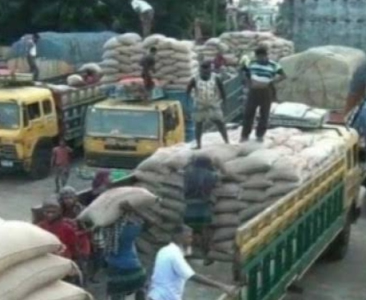 বেনাপোল বন্দর থেকে ২৩০ ট্রাক চাল খালাস শুরু