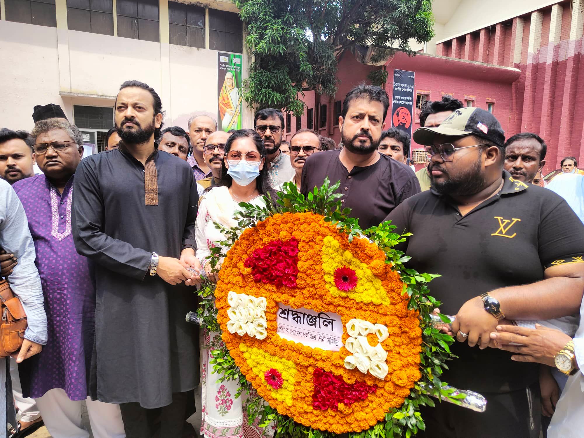 শহীদ মিনার থেকে এফডিসি: শ্রদ্ধা-ভালোবাসায় গাজী মাজহারুল আনোয়ার