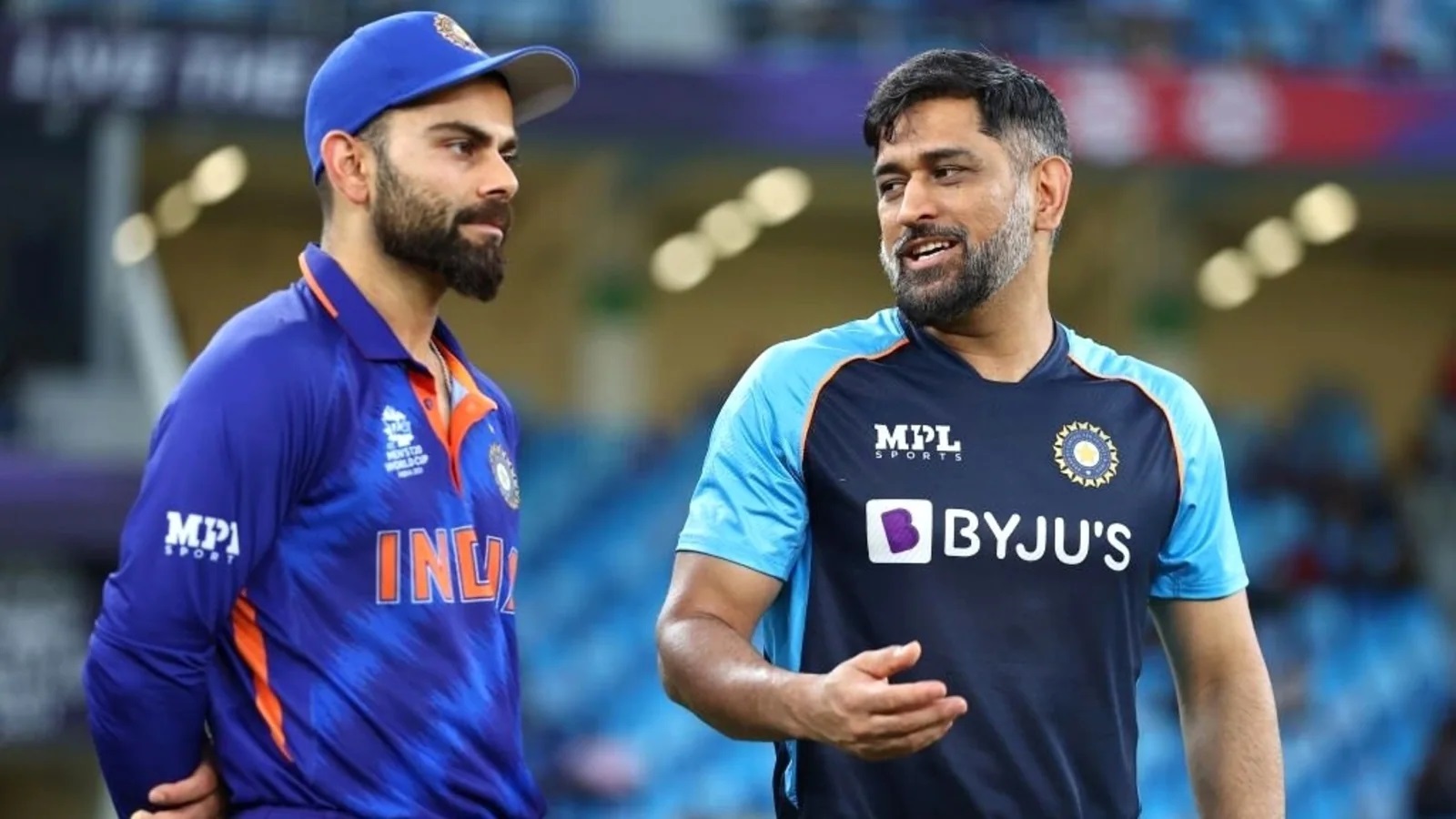 দুঃসময়ে কেবল ধোনির বার্তা পেয়েছিলেন কোহলি
