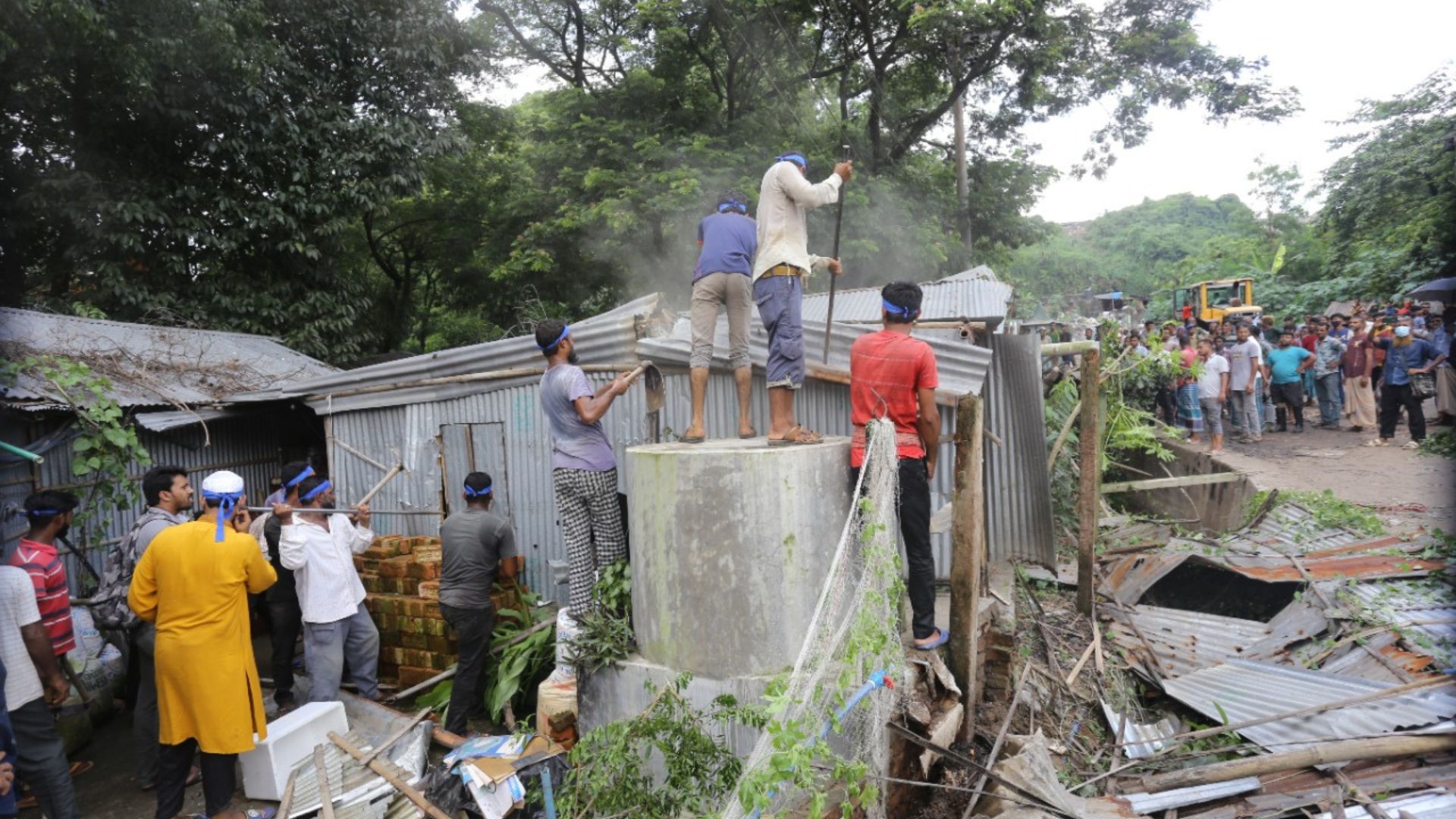 জঙ্গল সলিমপুরে উচ্ছেদ অভিযানকে কেন্দ্র করে পুলিশ-স্থানীয়দের সংঘর্ষ, আহত ১০
