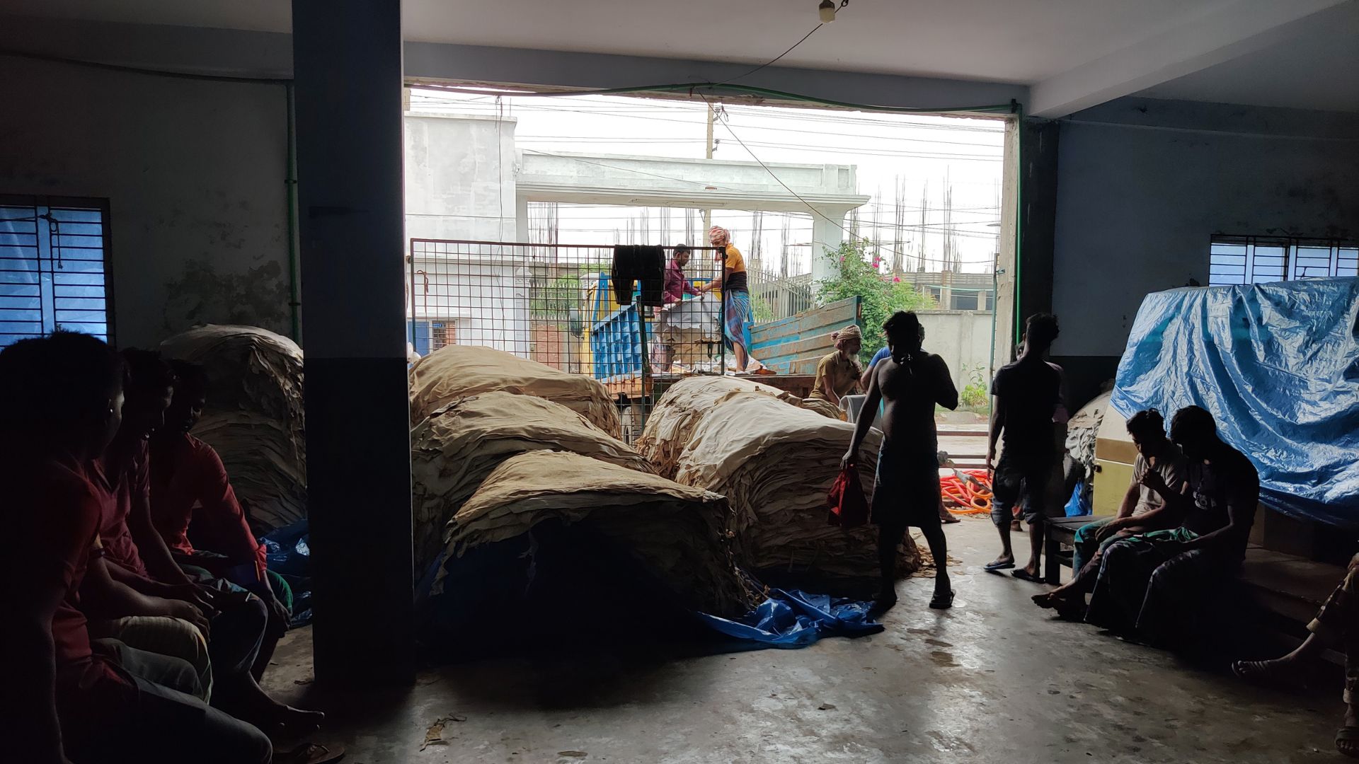 বিদ্যুৎ সংকট, সিইটিপির সীমিত ধারণক্ষমতায় ট্যানারির উৎপাদন কমেছে ৪০ শতাংশ