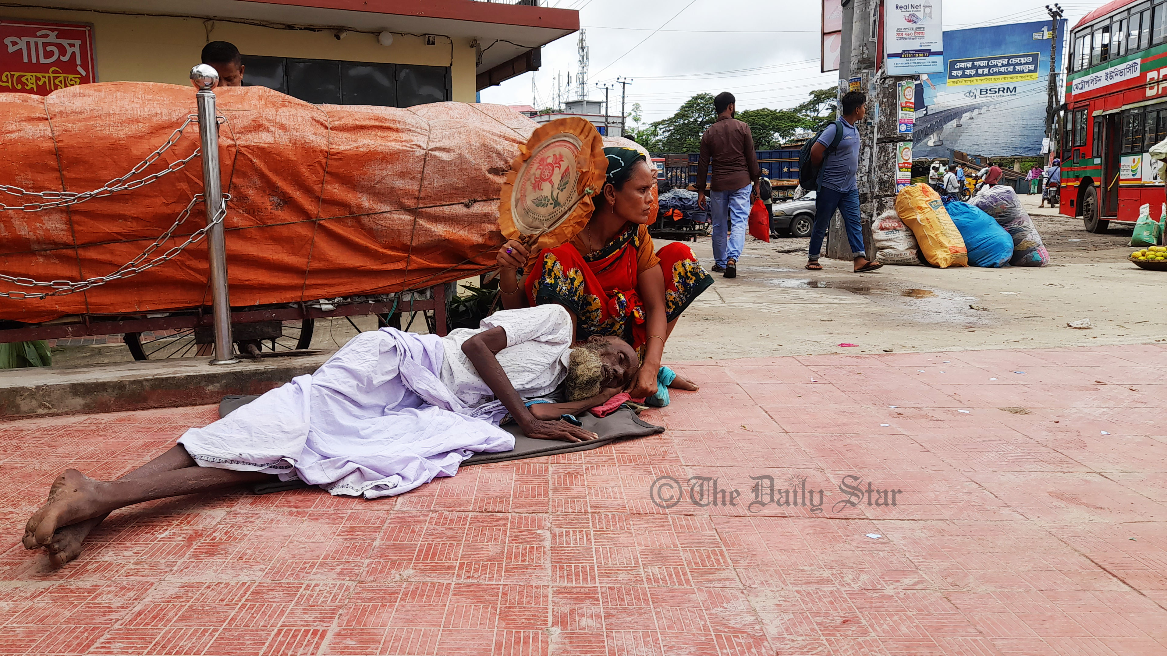 সিলেটে পরিবহন শ্রমিকদের ‘কর্মবিরতি’, চরম যাত্রী ভোগান্তি