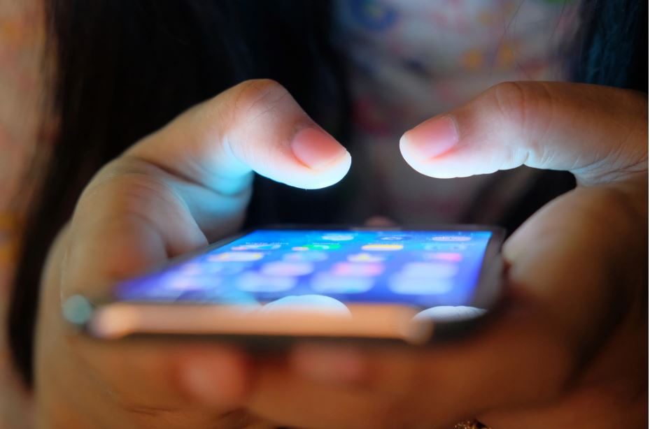 মোবাইল ফোন আসক্তি কমাতে যা করবেন