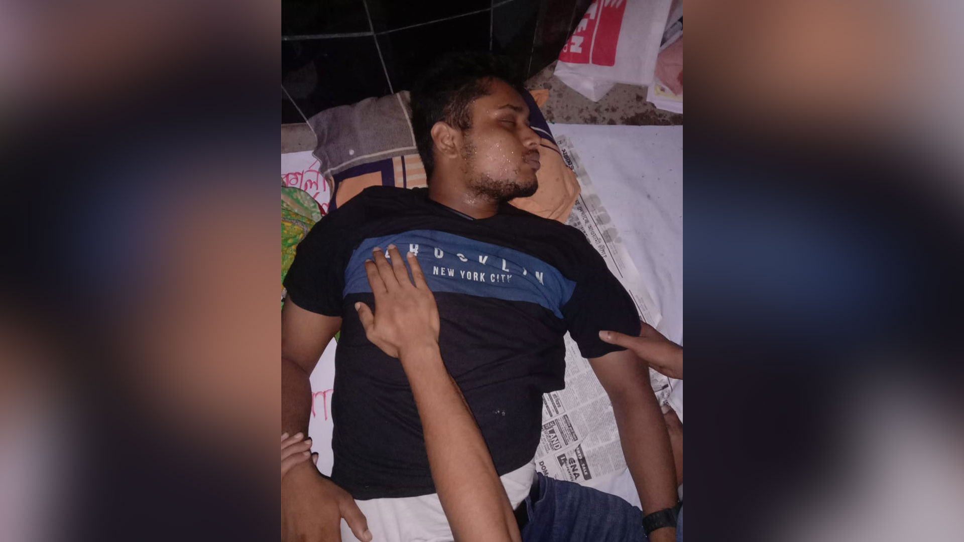 অনশনের ২৪ ঘণ্টায় অসুস্থ হয়ে পড়েছেন সেই ঢাবি শিক্ষার্থী