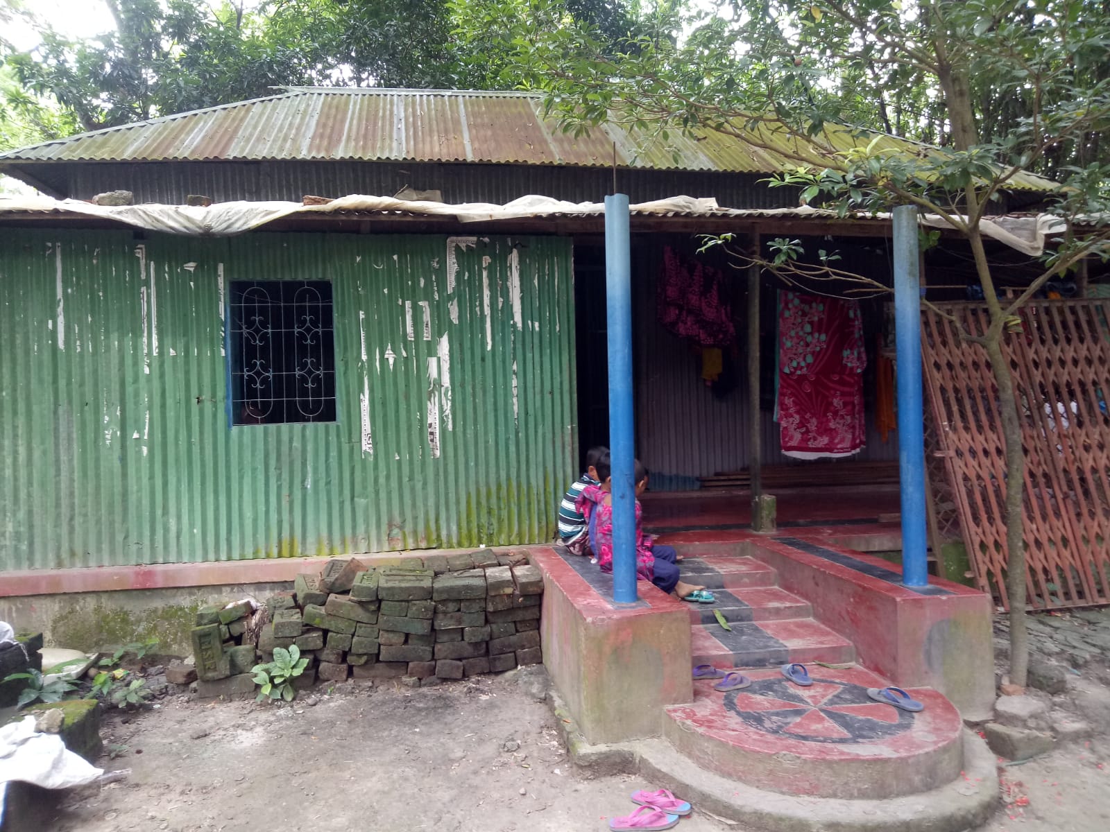 ফরিদপুরে আশ্রয় নেওয়া বাড়ির লোকদের ২ ধরনের কথা বলেছিলেন রহিমা