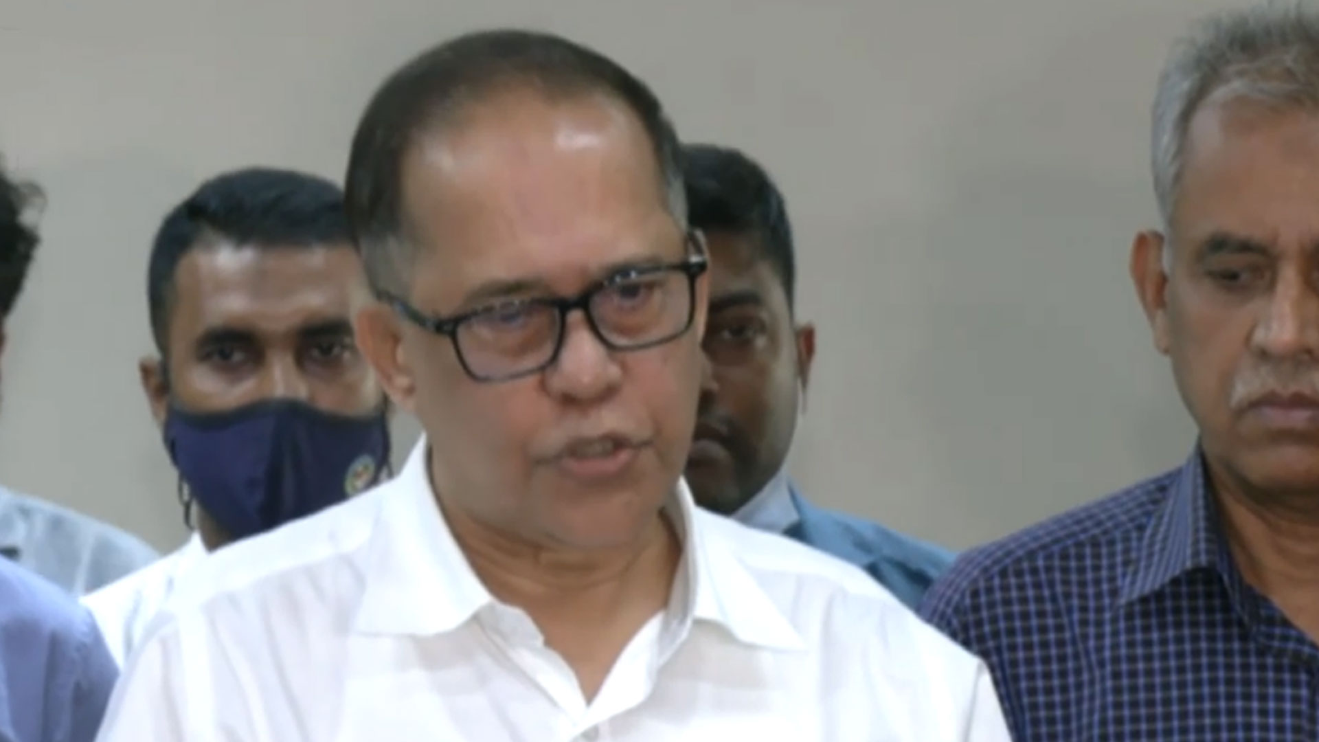 আমরা কোনো চাপ অনুভব করছি না: সিইসি