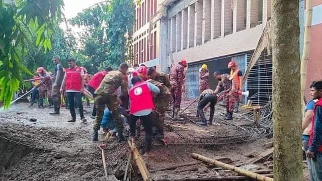 খাগড়াছড়ি জেলা পরিষদের নির্মাণাধীন ভবনের ছাদ ধসে নিহত ১, নিখোঁজ ৩
