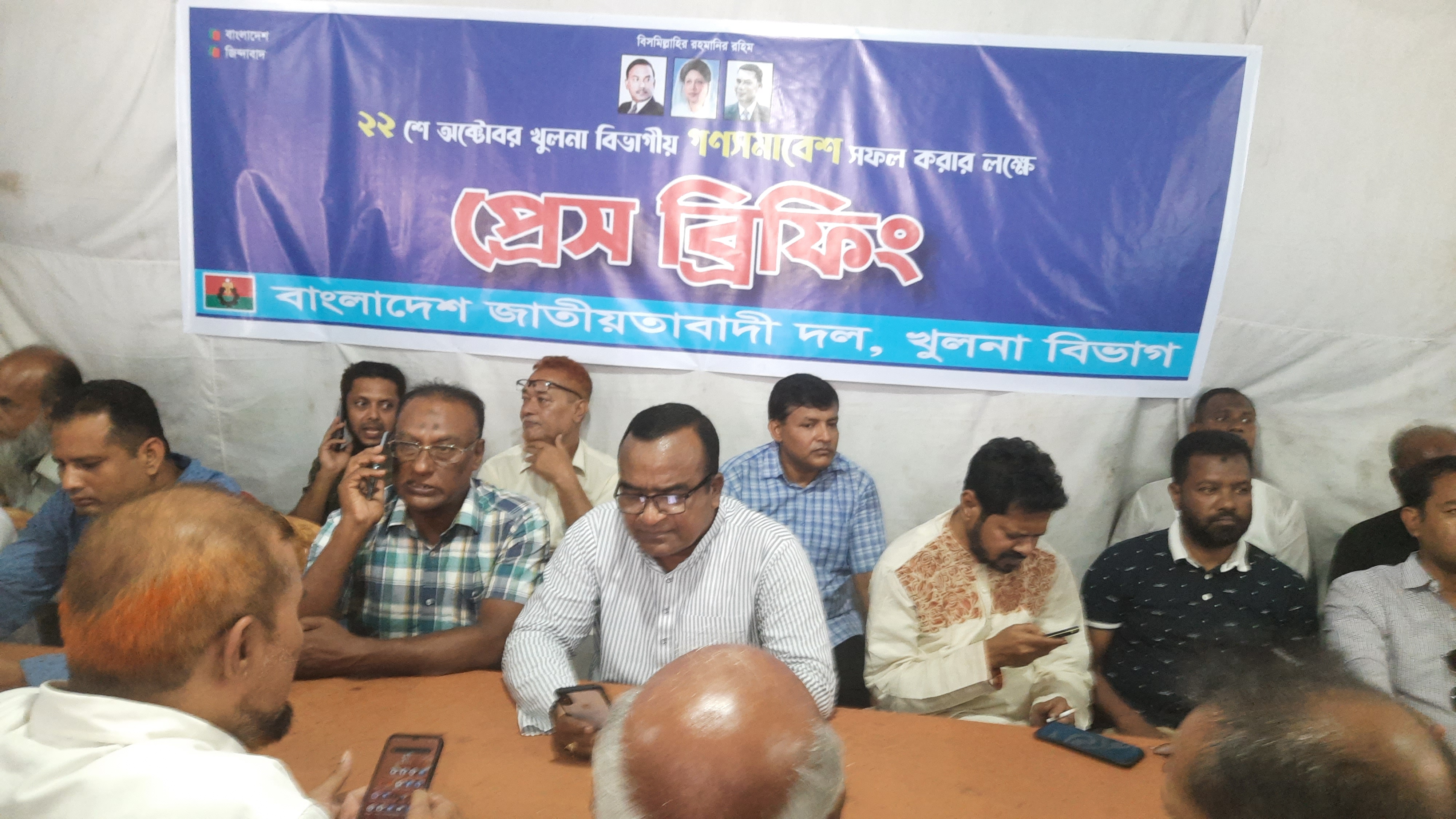 পায়ে হেঁটেও মক্কায় যাওয়া যায়: খুলনার পরিবহন মালিকদের উদ্দেশে বিএনপি নেতারা