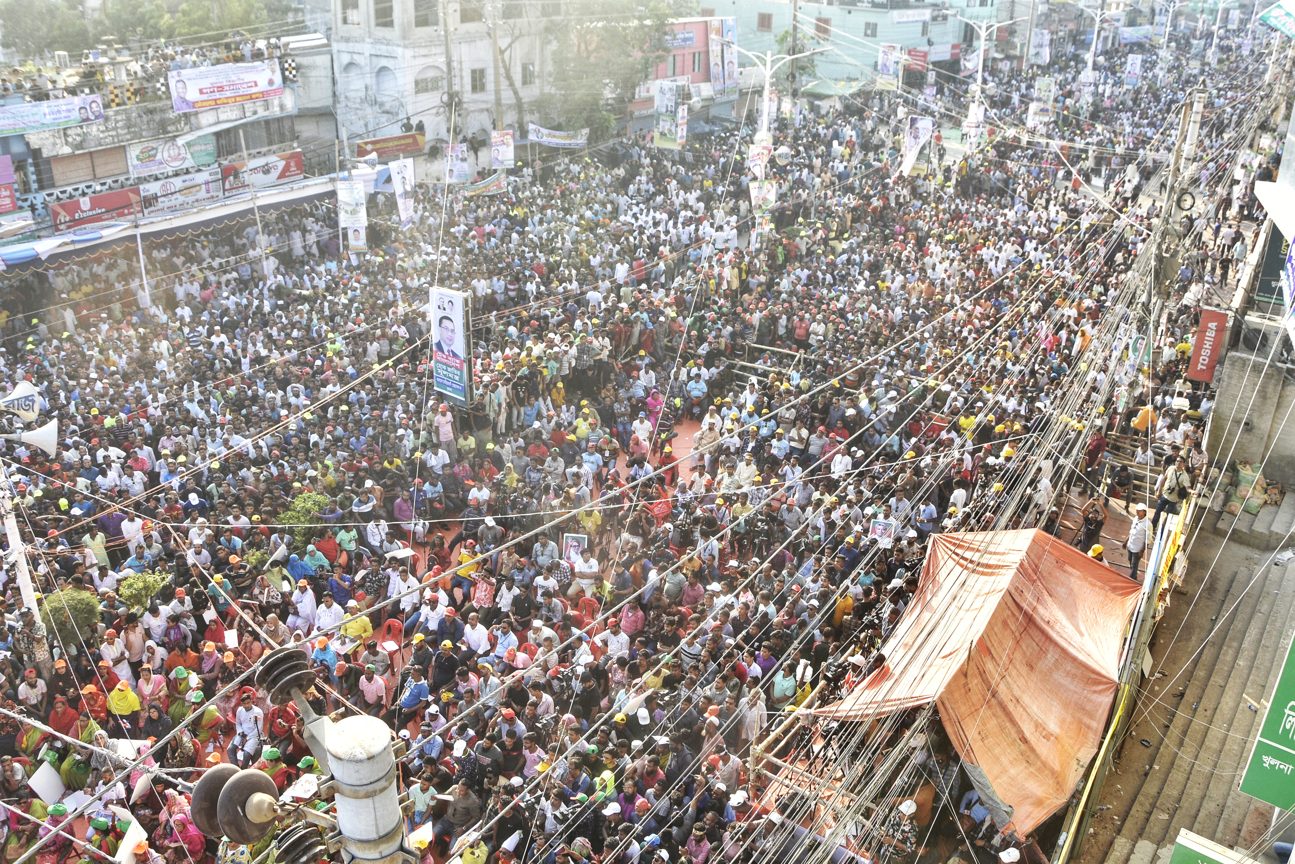 খুলনায় মোবাইল ইন্টারনেটে ধীরগতি, মন্ত্রী বললেন ‘জানা নেই’