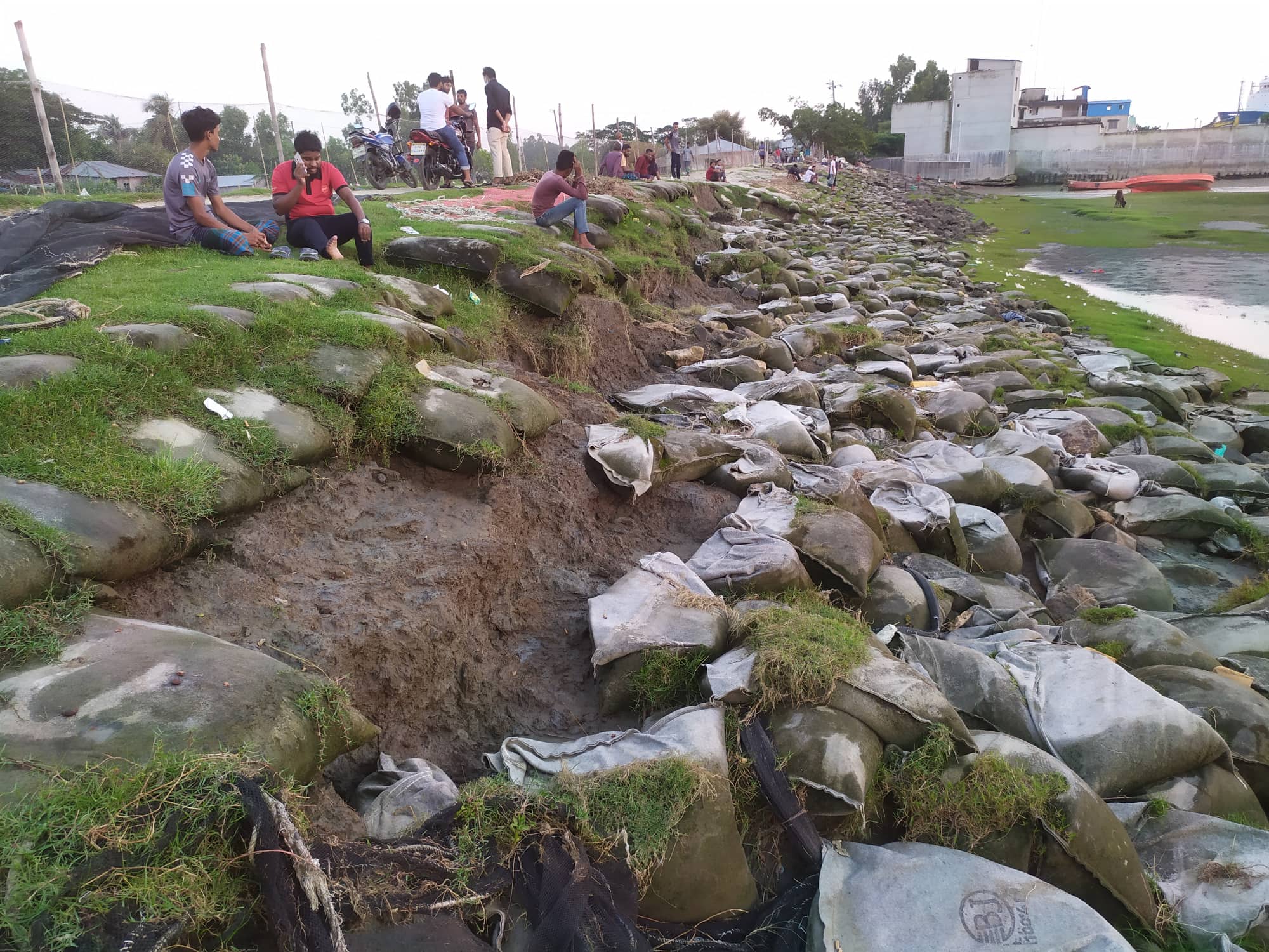চট্টগ্রামের ৪৫ কিলোমিটার বেড়িবাঁধ ঝুঁকিপূর্ণ