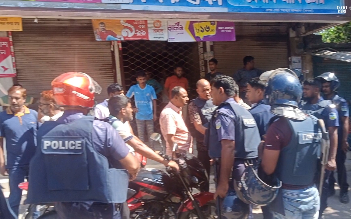 চাঁদা আদায় নিয়ে যমুনা সার কারখানায় মুখোমুখি অবস্থানে ২ ঠিকাদারি প্রতিষ্ঠান