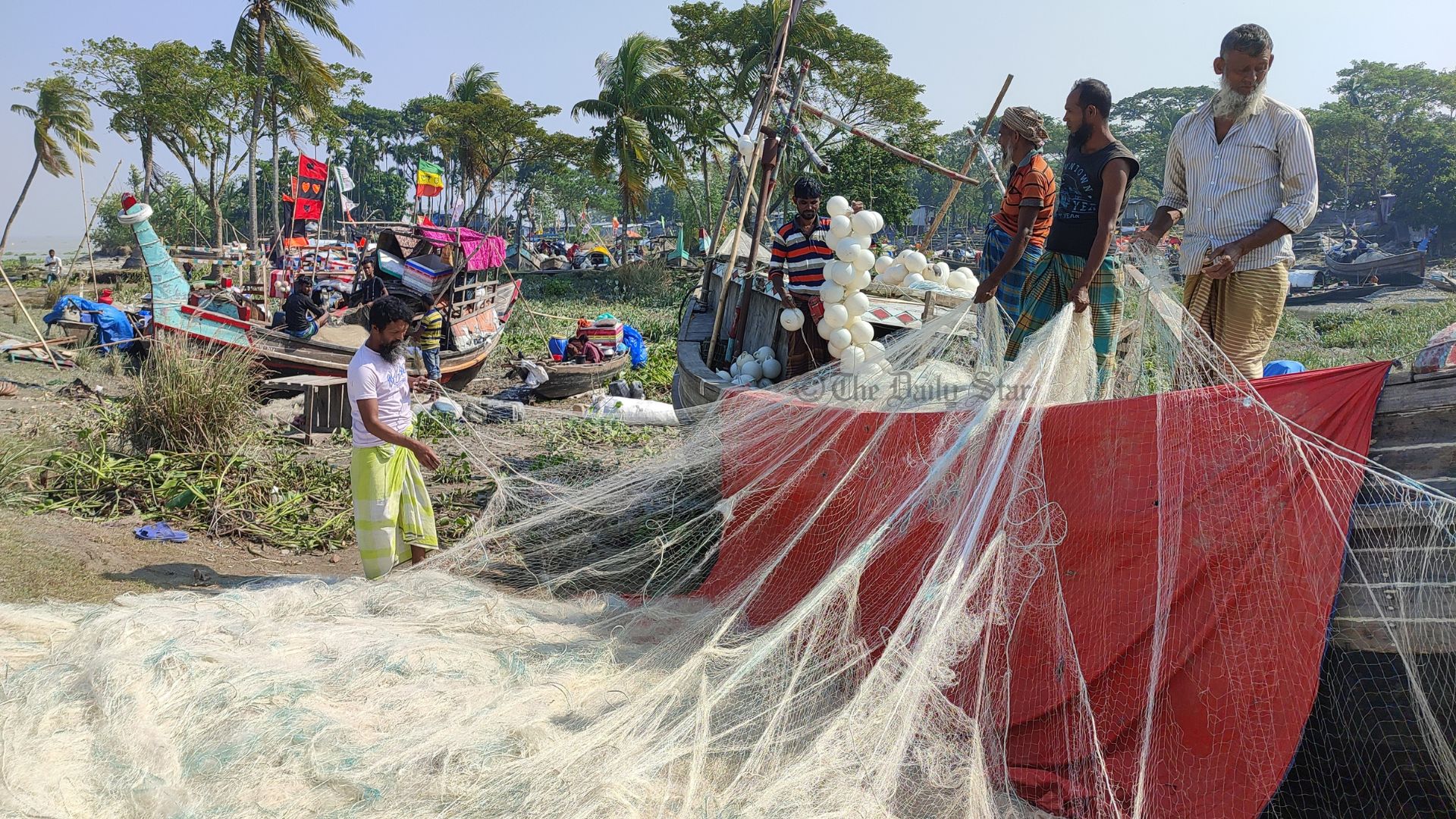 ইলিশ ধরায় নিষেধাজ্ঞা শেষ আজ, প্রস্তুত জেলেরা