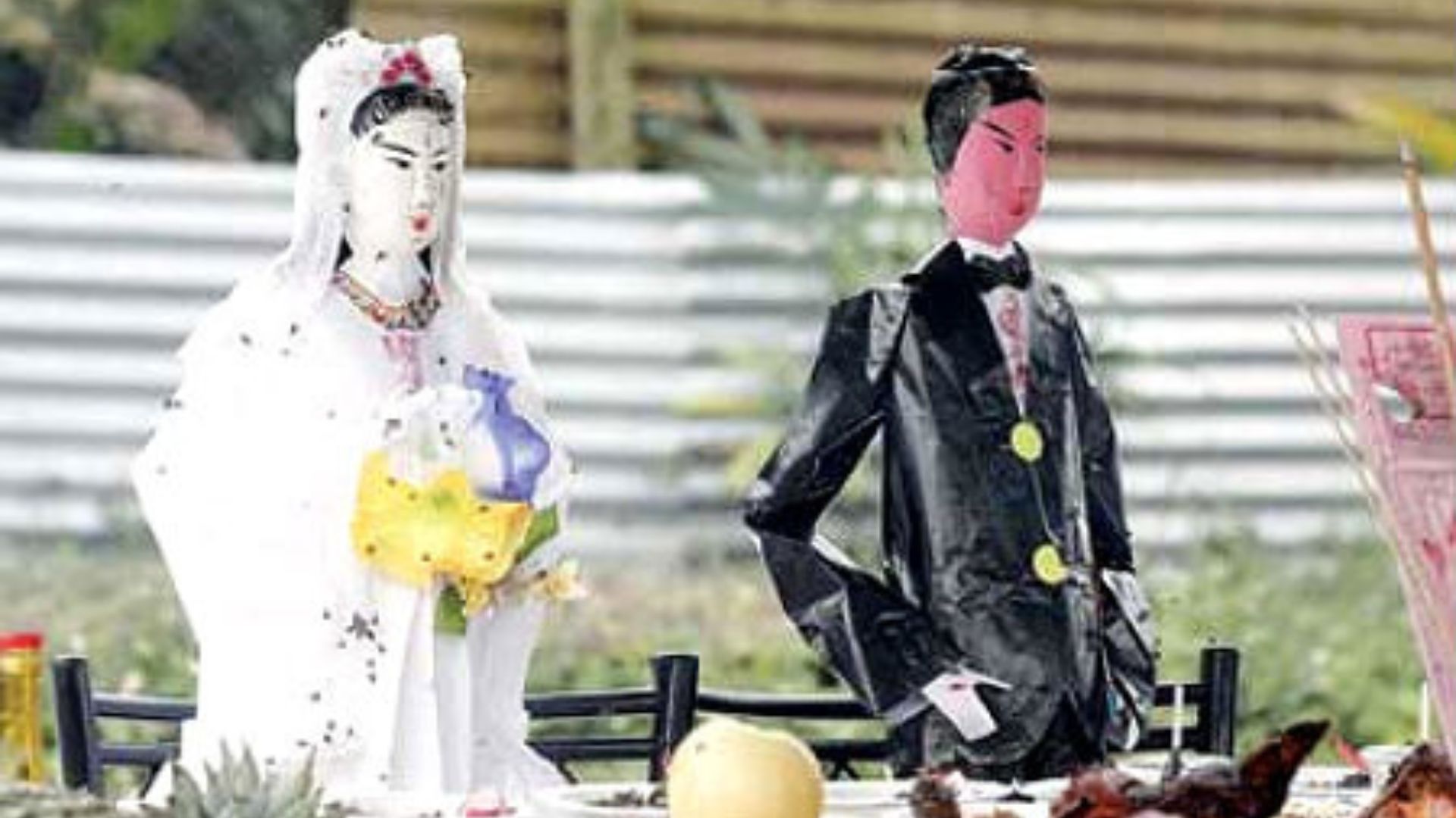 মৃত মানুষের বিয়ে দেওয়া হয় যেখানে