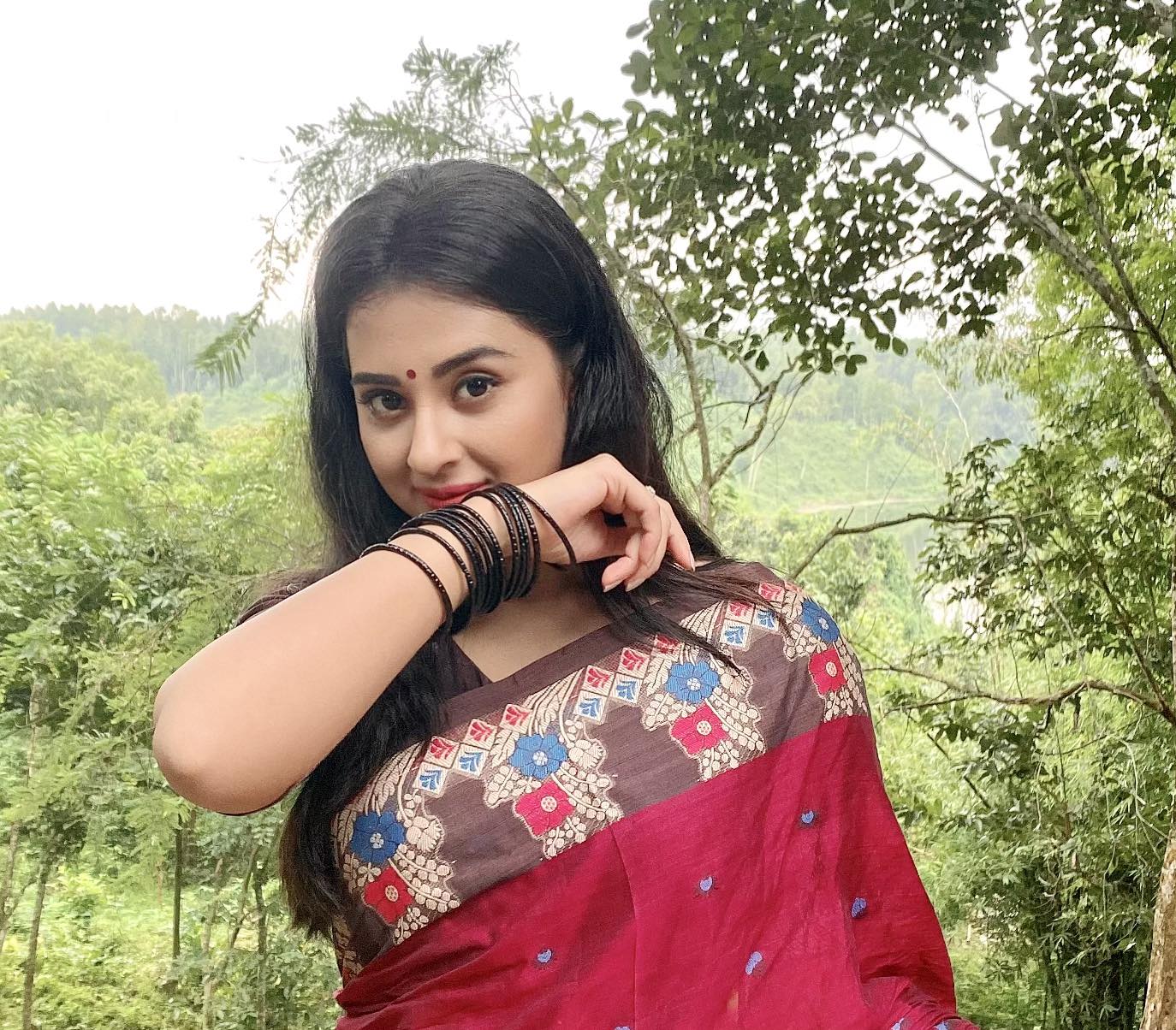 শাকিব খান আমার সহকর্মী, স্বামী এবং সন্তানের বাবা: বুবলি