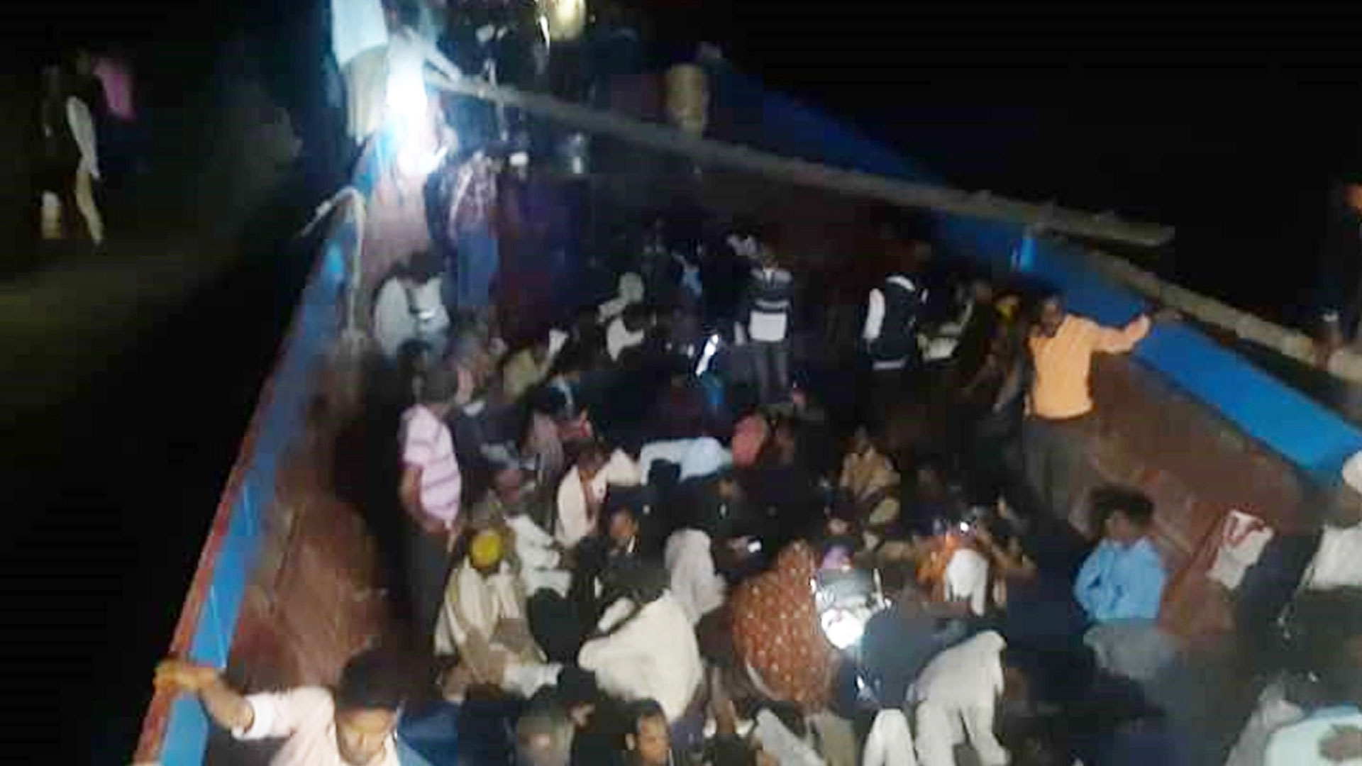 ৪১ ট্রলারে বরগুনা থেকে বরিশালে বিএনপি নেতা-কর্মীরা