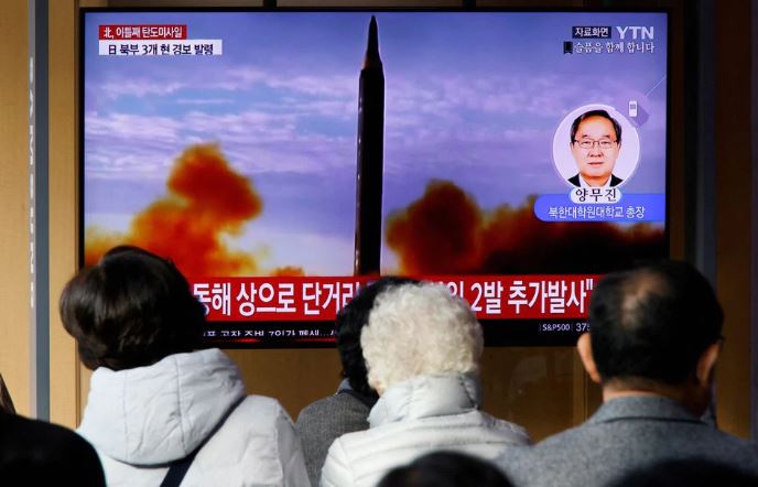 দক্ষিণের সমুদ্রসীমায় ৮০ গোলা ছুড়েছে উত্তর কোরিয়া