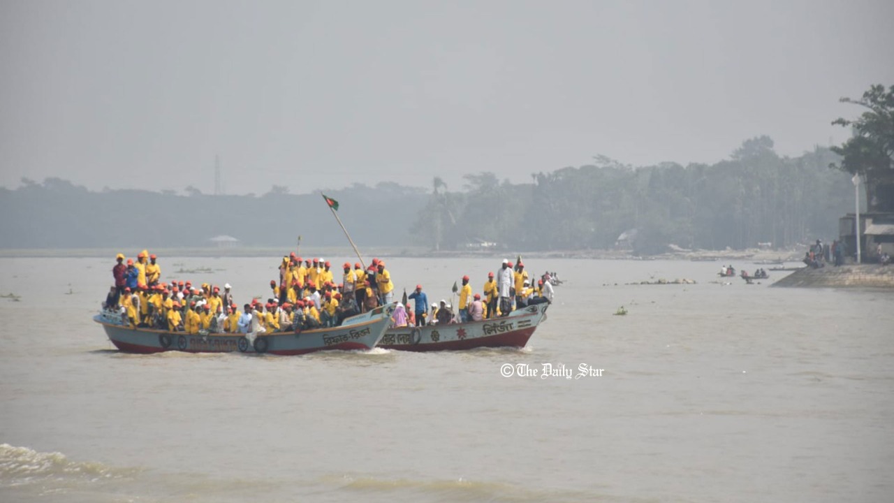 বিচ্ছিন্ন বরিশালে যেভাবে পৌঁছালেন বিএনপি নেতা-কর্মীরা
