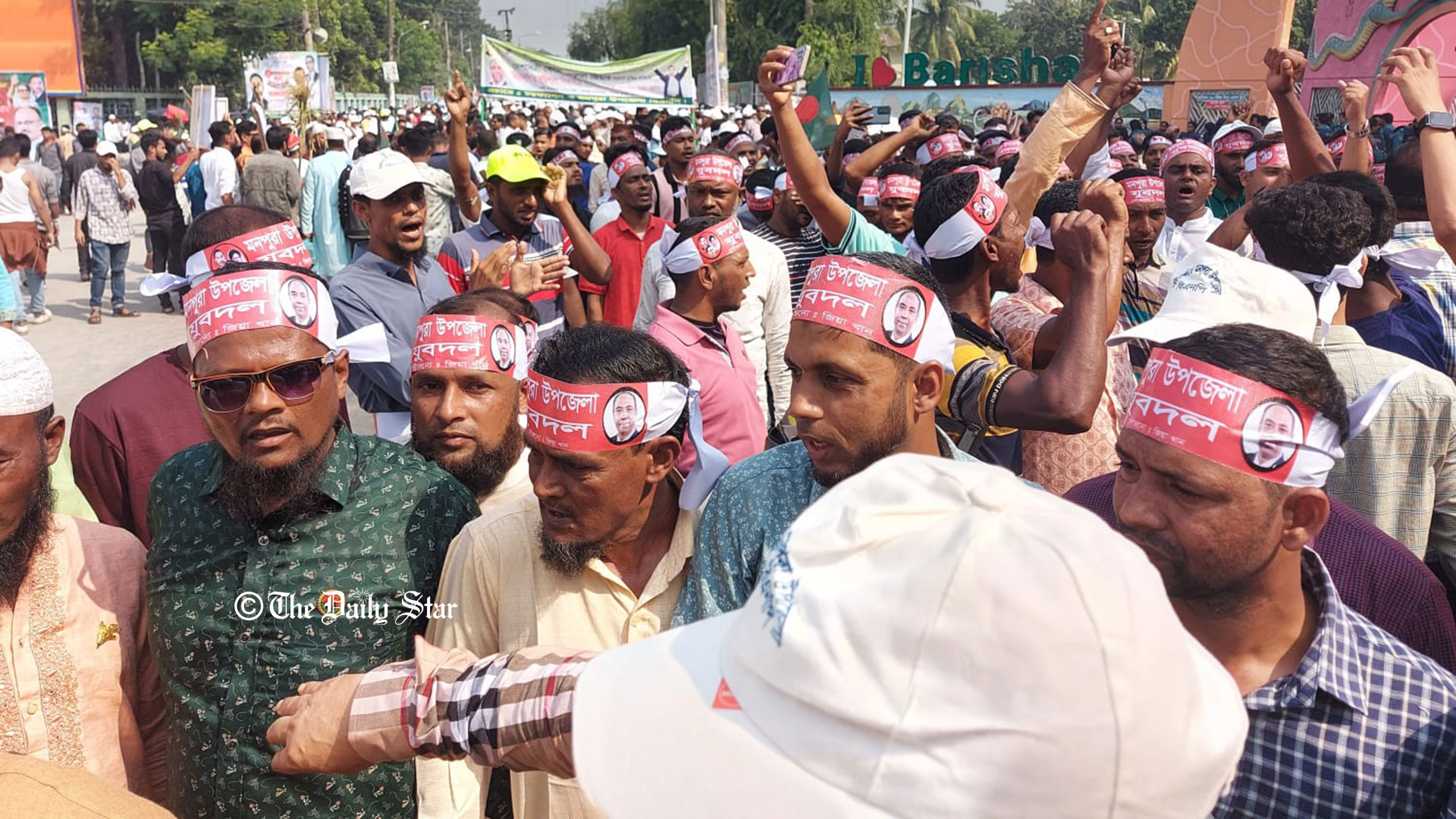 বঙ্গবন্ধু উদ্যানের বাইরে সভাস্থলের ব্যাপ্তি ছাড়িয়েছে প্রায় ৩ কিলোমিটার