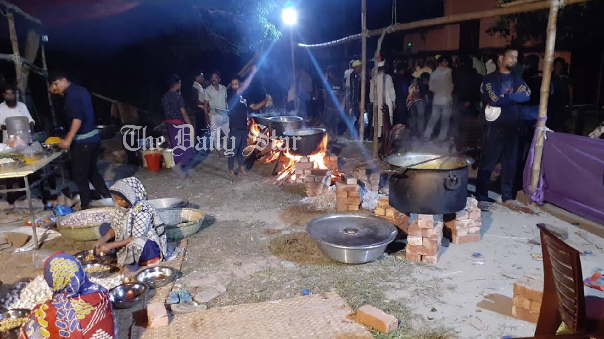 ফরিদপুরে বিএনপির গণসমাবেশ: মাঠেই রান্না, মাঠেই ঘুম