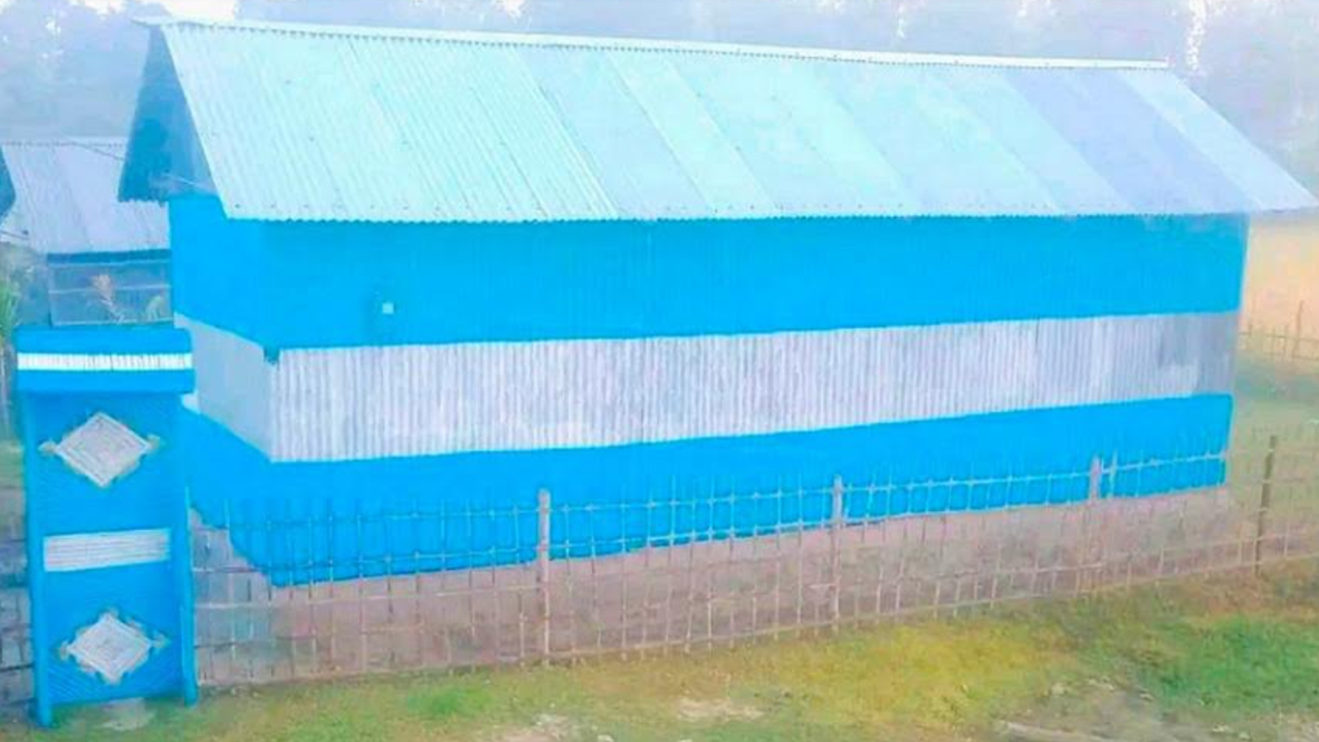 ধার করা টাকায় আর্জেন্টিনার পতাকার রঙে বাড়ি রাঙালেন বাবু