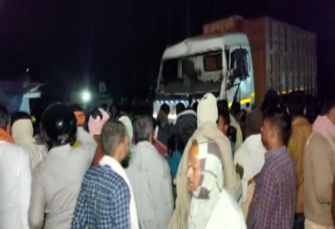 বিহারে ধর্মীয় শোভাযাত্রায় দ্রুতগামী ট্রাক, শিশুসহ নিহত ১২