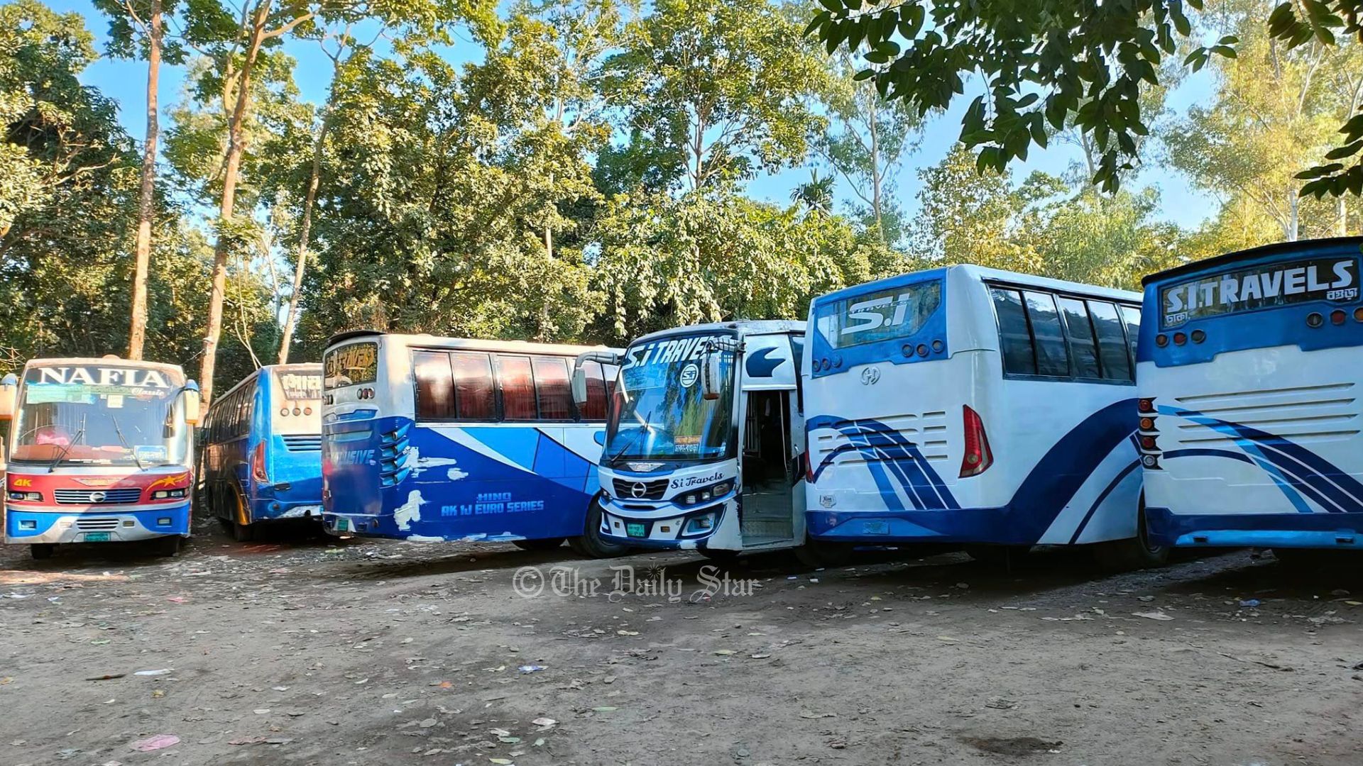 চাকরির পরীক্ষা ঢাকায়, বাস বন্ধে আসতে পারছেন না উত্তরাঞ্চলের প্রার্থীরা