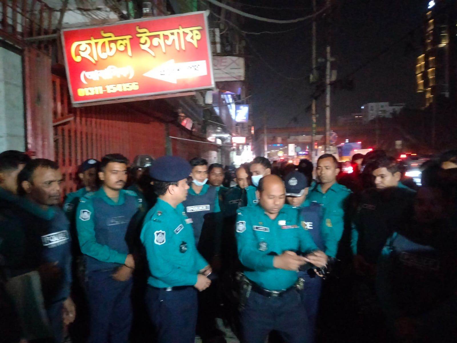 ছিনিয়ে নেওয়া জঙ্গি ধরতে বনানীর ৩ হোটেল ও ৩ মেস ঘিরে রেখেছে পুলিশ