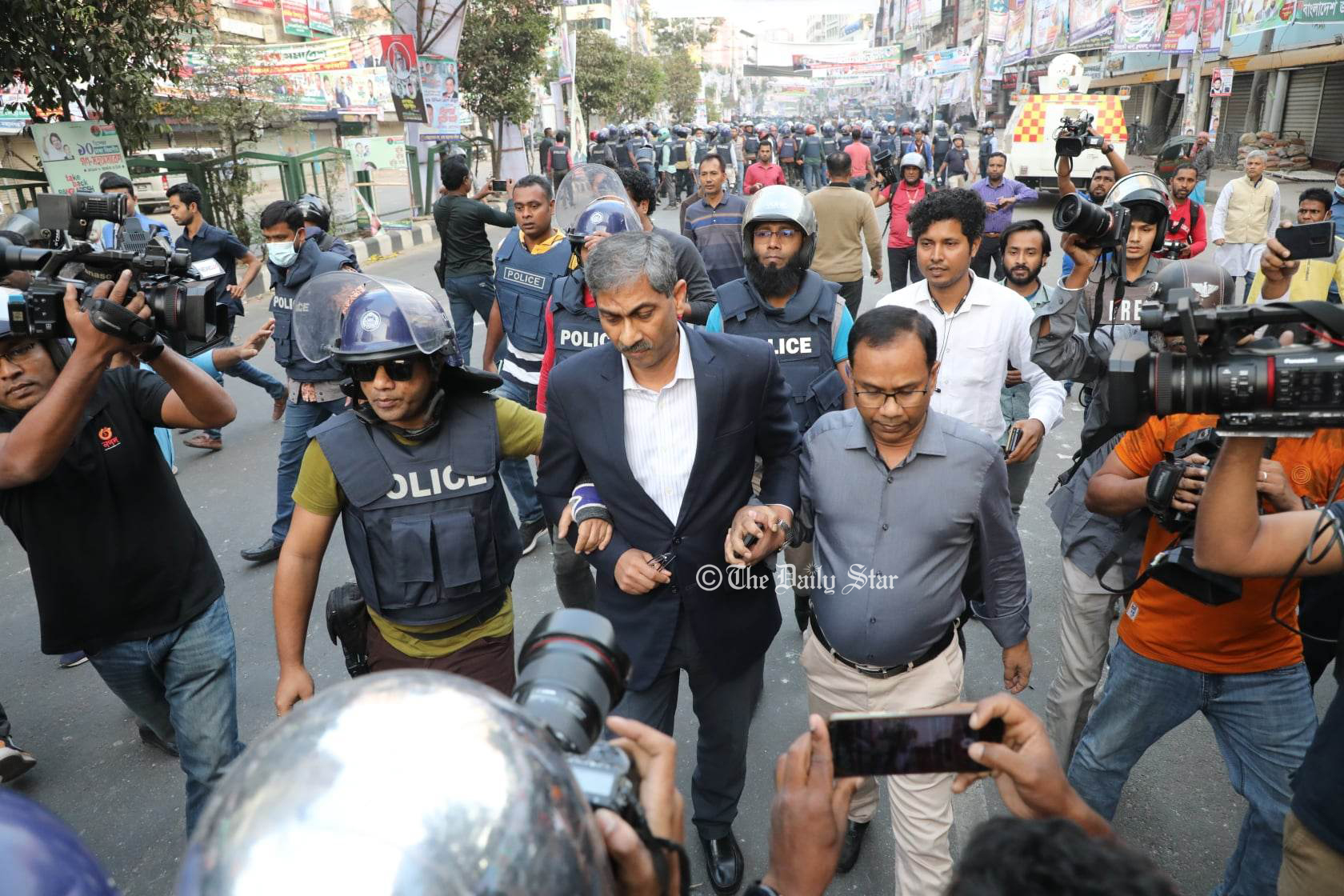 ‘এ্যানিকে পুলিশ কমিশনার ডেকে নিয়ে গ্রেপ্তার করল, কাকে বিশ্বাস করবো’