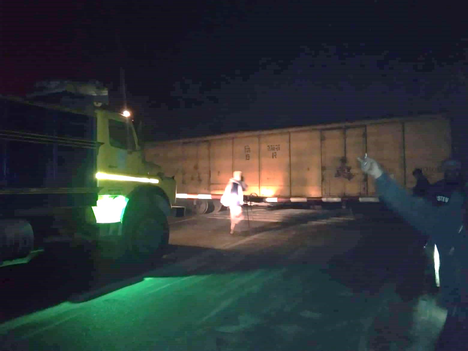 এলেঙ্গায় মালবাহী ট্রেন লাইনচ্যুত, বঙ্গবন্ধু সেতু রুটে রেল চলাচল বন্ধ