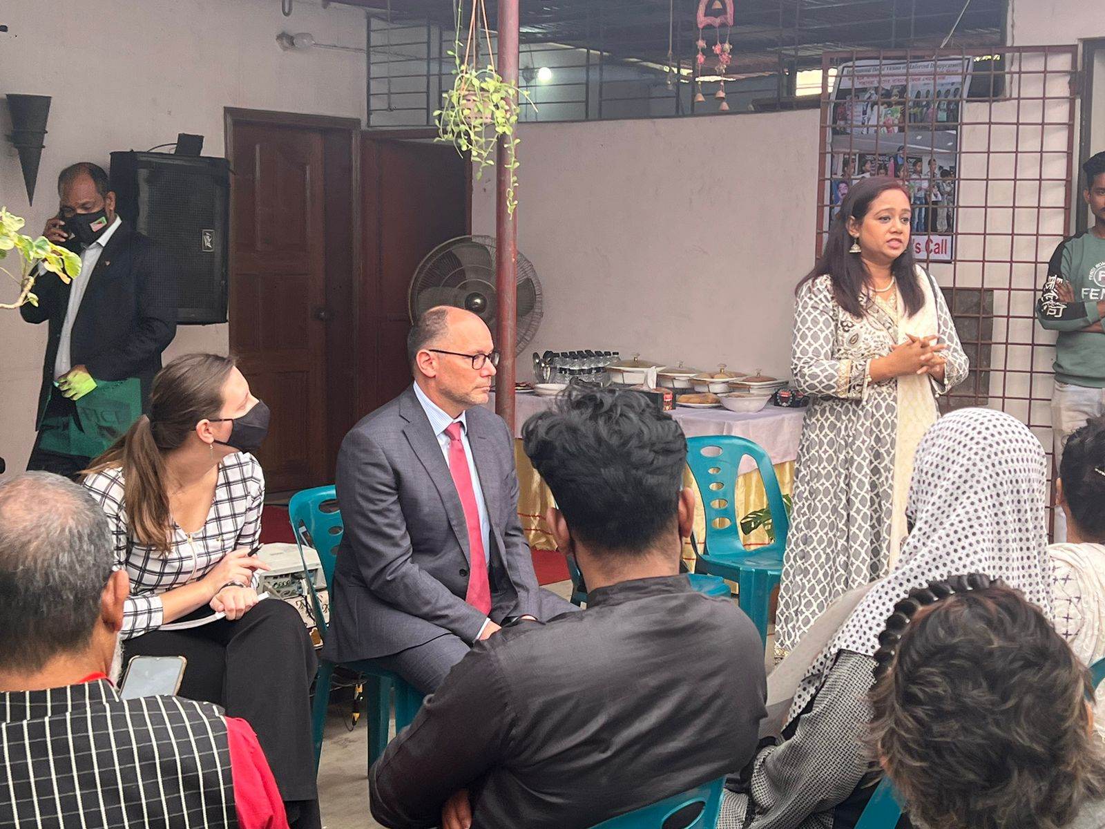 ‘মায়ের ডাক’ এর সমন্বয়ক সানজিদার বাসায় মার্কিন রাষ্ট্রদূত